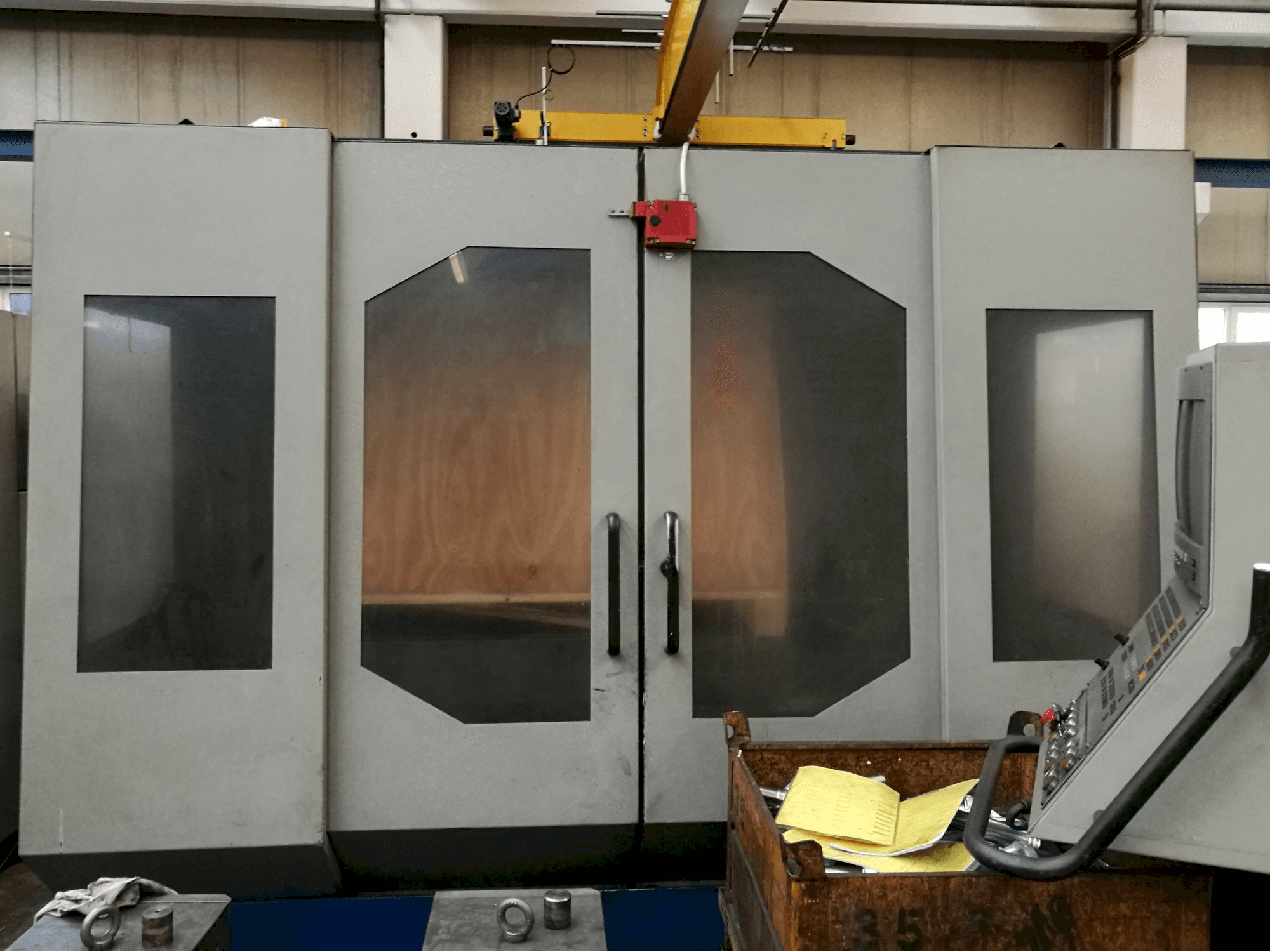 Strojtos -maskinen framifrånFGS 50 CNC