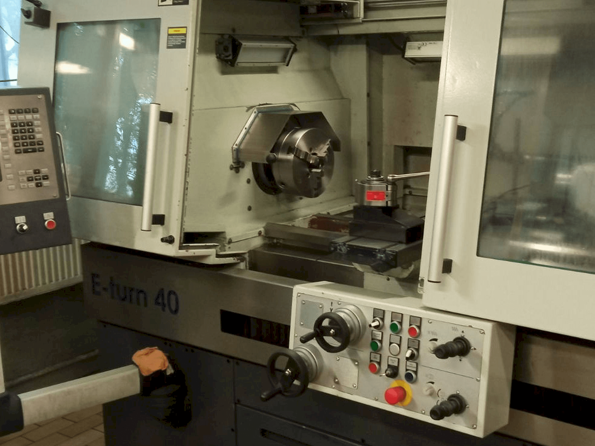 Avia E-turn 40-maskinen framifrån