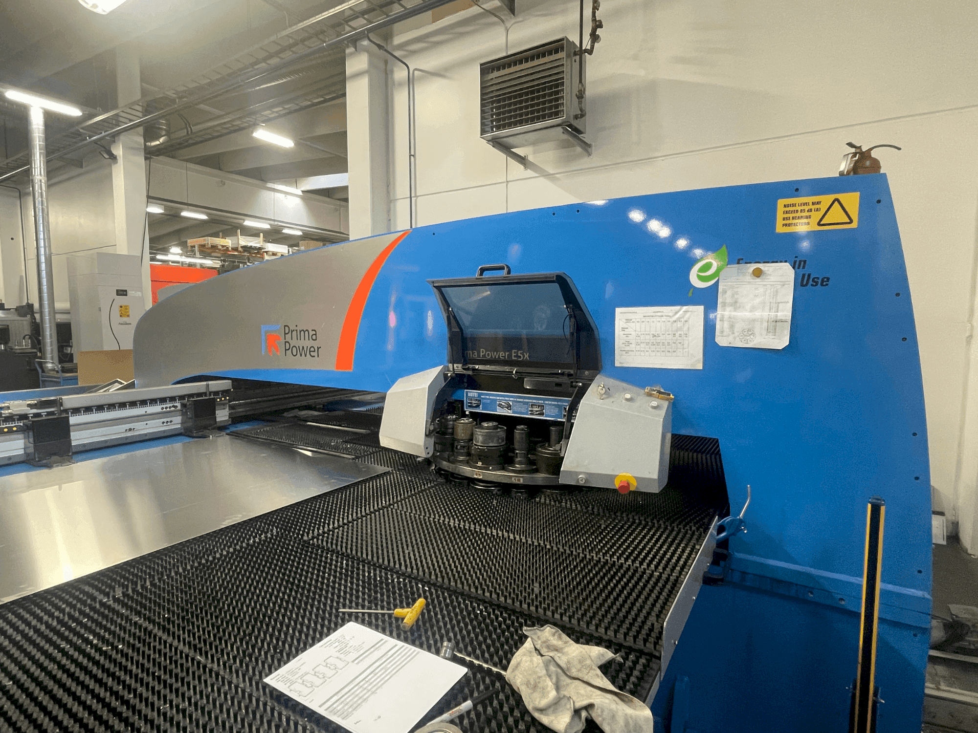 Prima Power E5X-maskinen framifrån