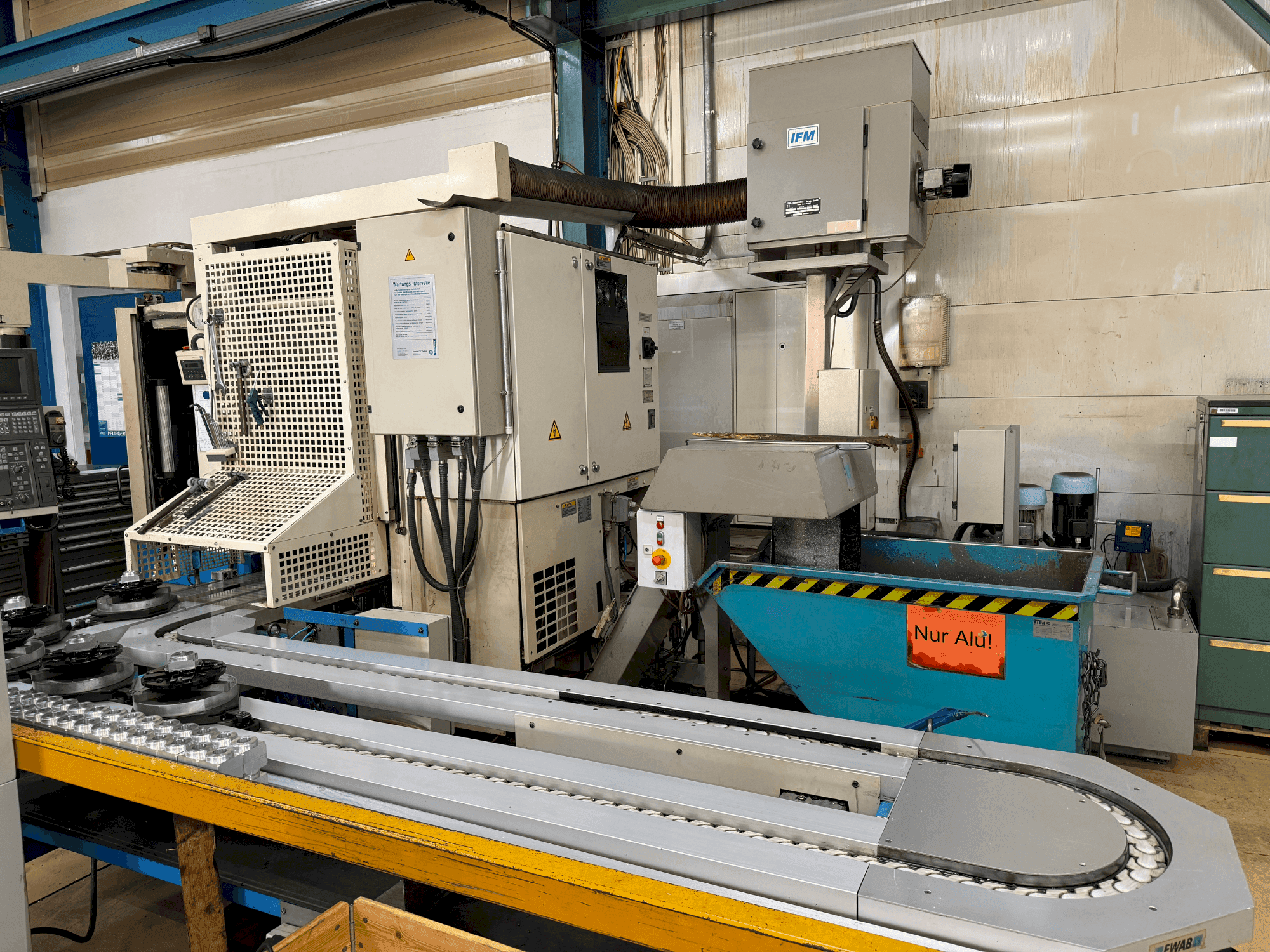 Okuma 2003-maskinen framifrån