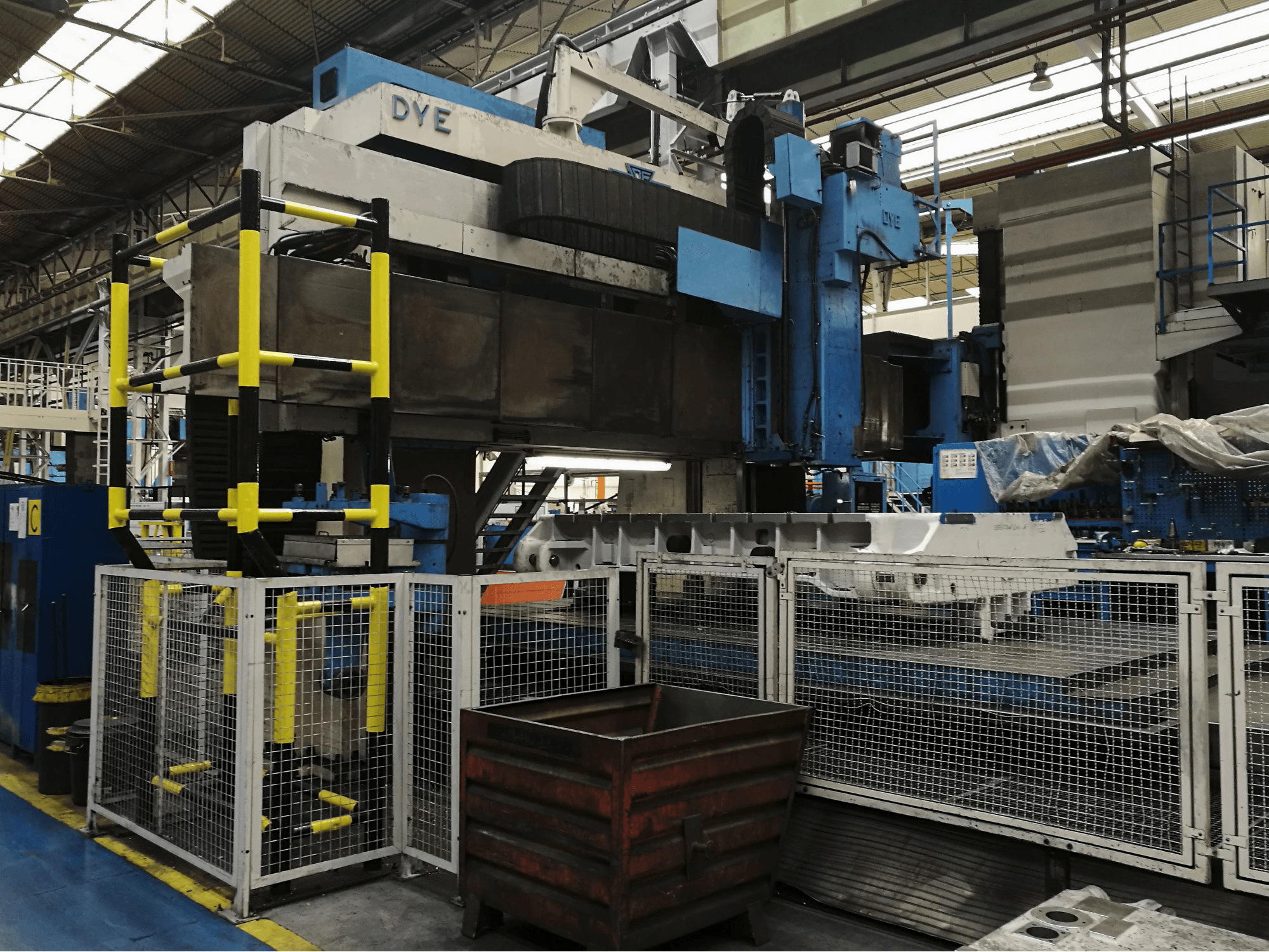 DYE-maskinen sedd från vänsterFPF-4-N/C