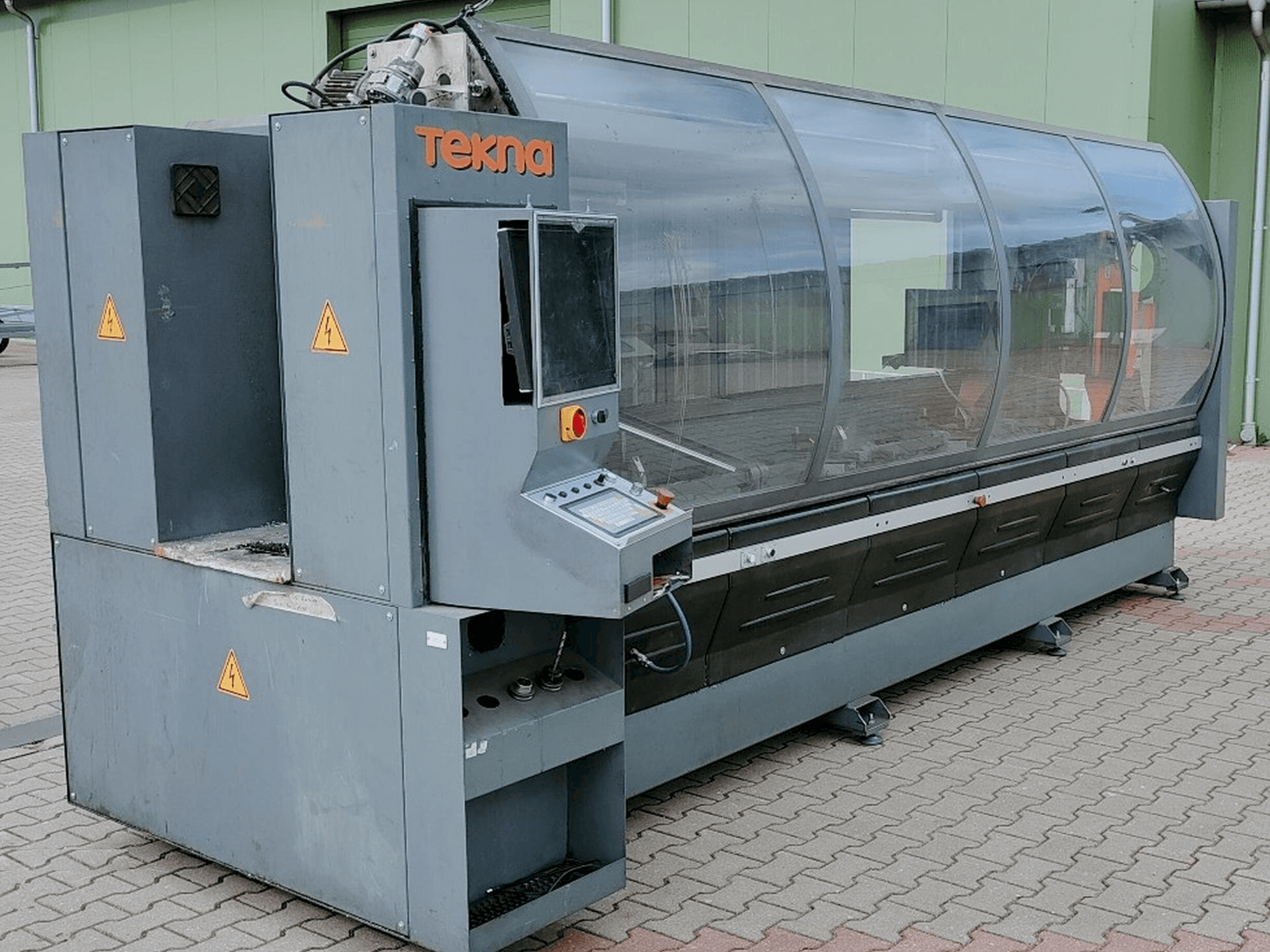 Tekna TK427-3-maskinen framifrån