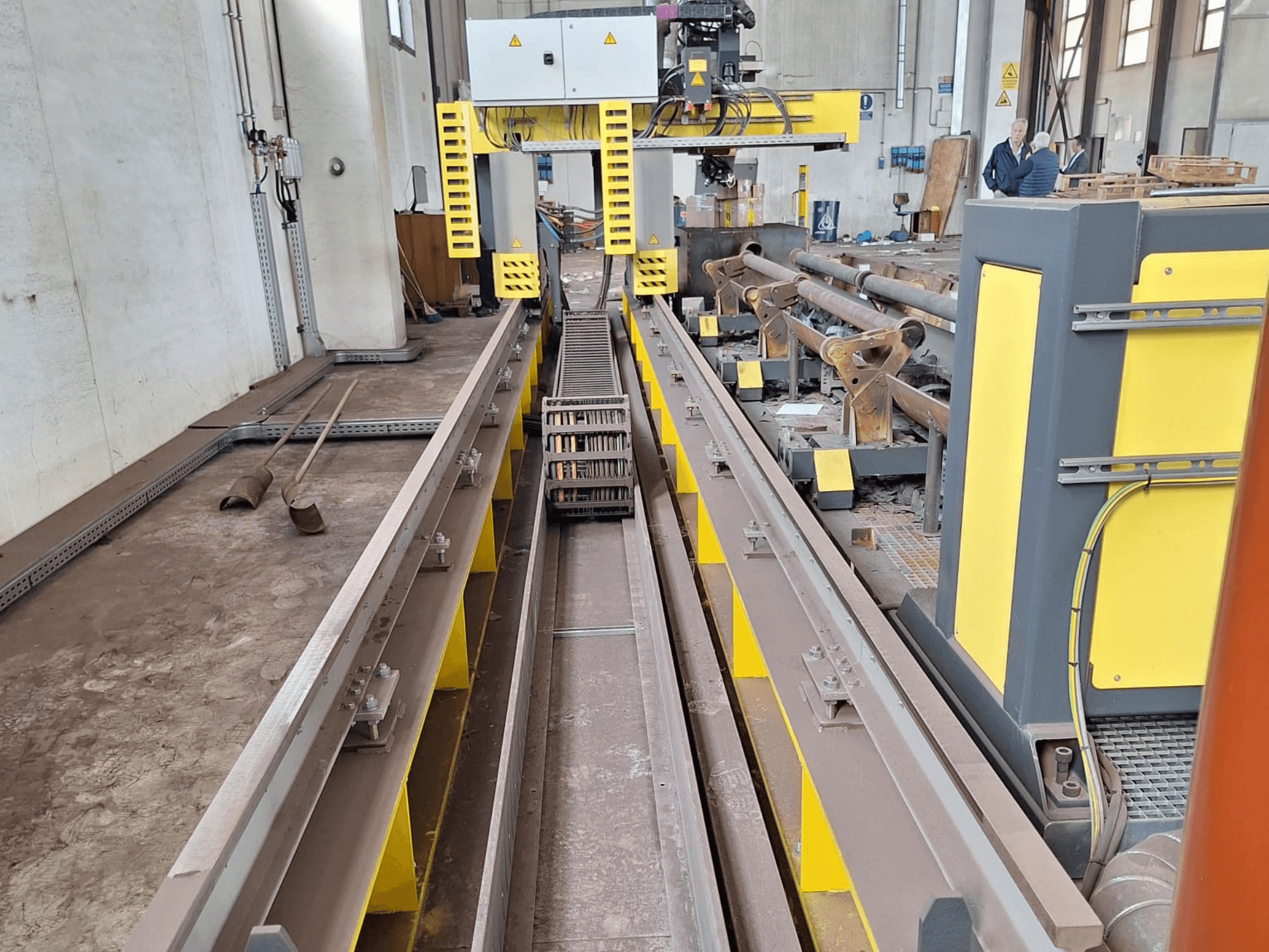 ESAB SUPRAREX 3100 SXE HD 1000 rörskärmaskin framifrån, med band, skärhuvud och gula säkerhetsfunktioner.