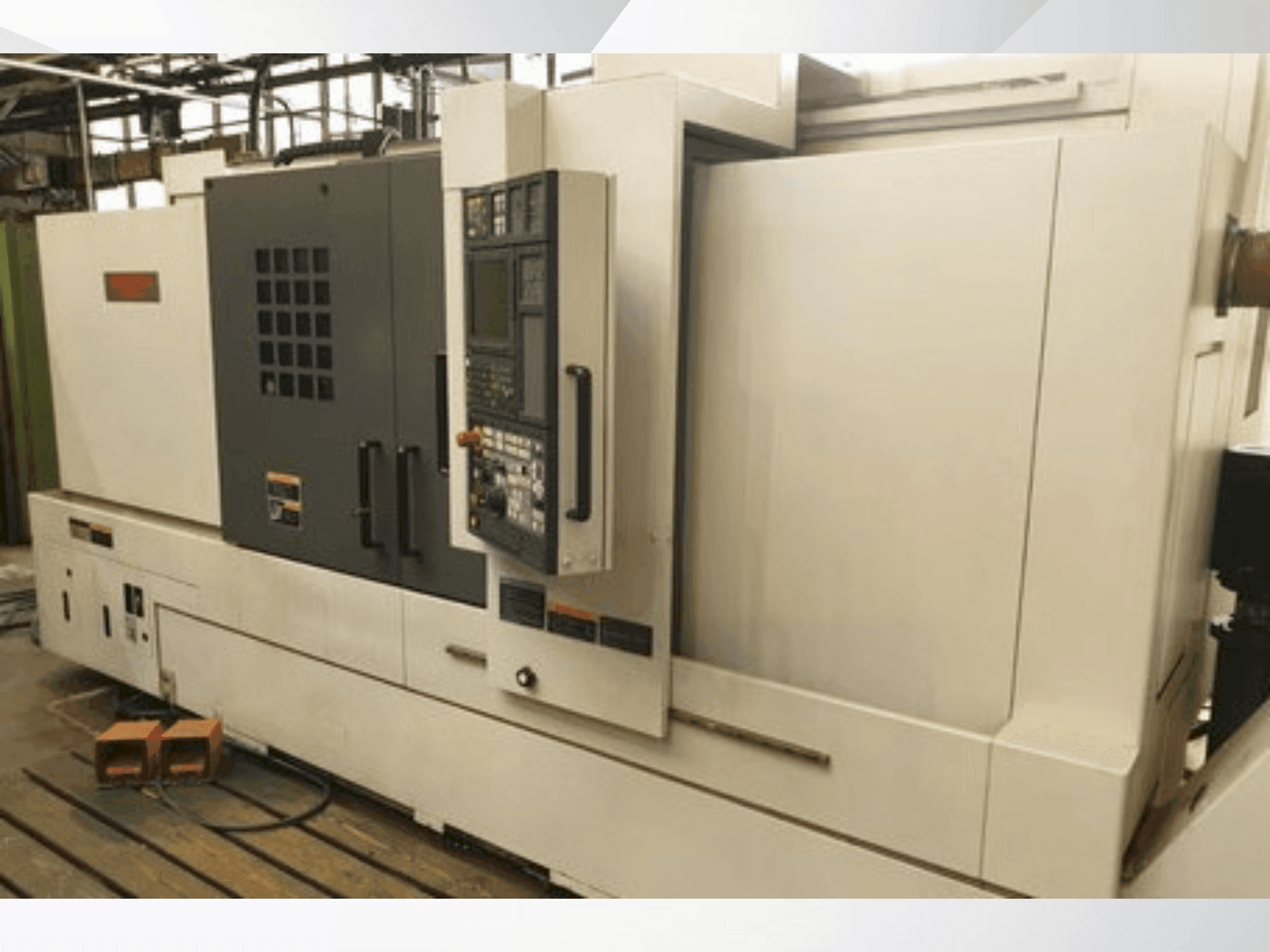 MORI SEIKI NL2500MC-maskinen framifrån