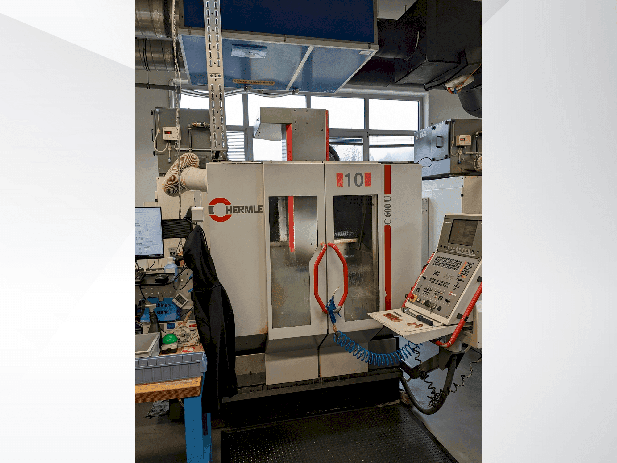 HERMLE C600U-maskinen framifrån