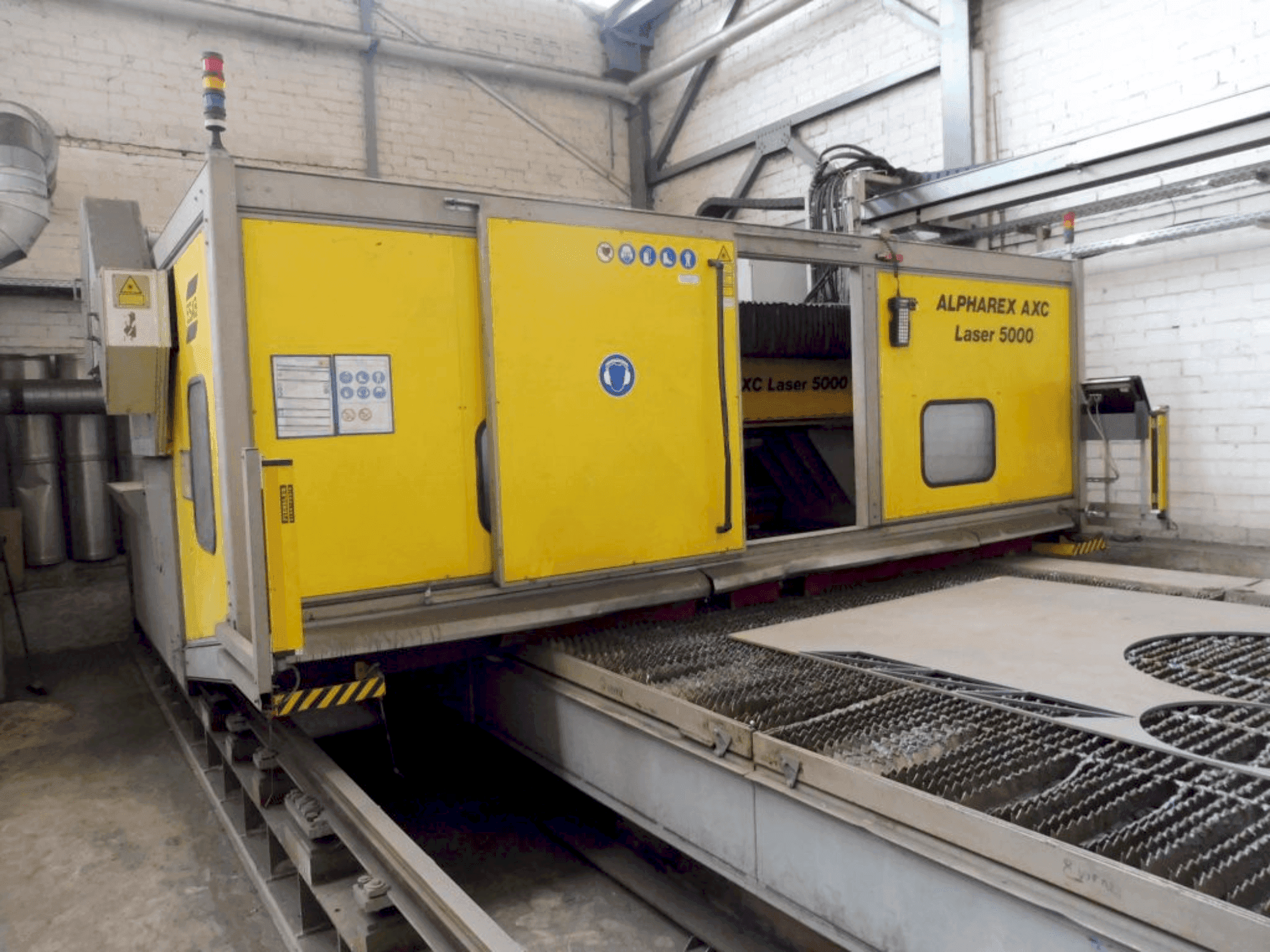 ALPHAREX AXC Laser 500-maskinen framifrån