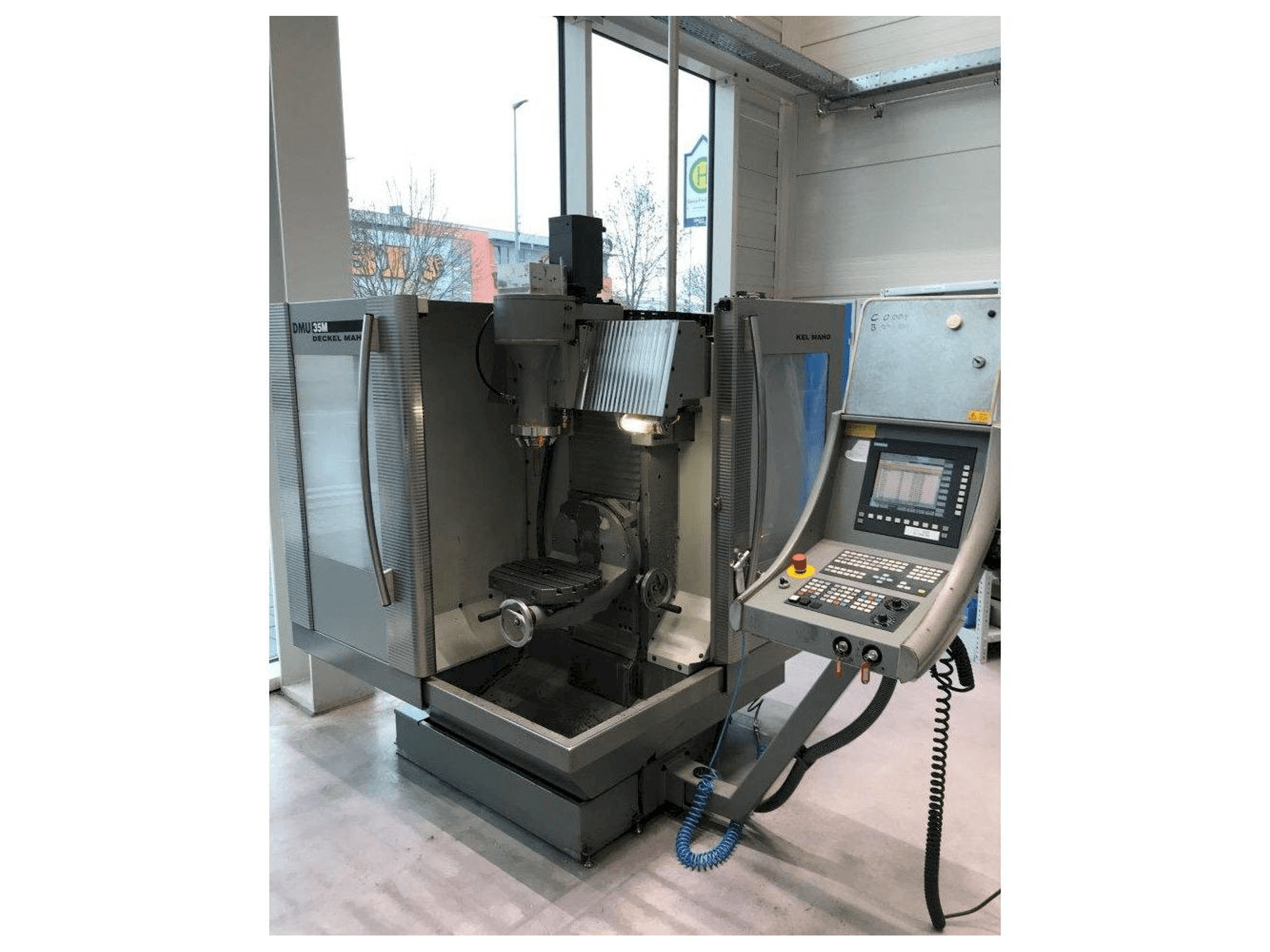 DECKEL MAHO DMU 35 M-maskinen framifrån