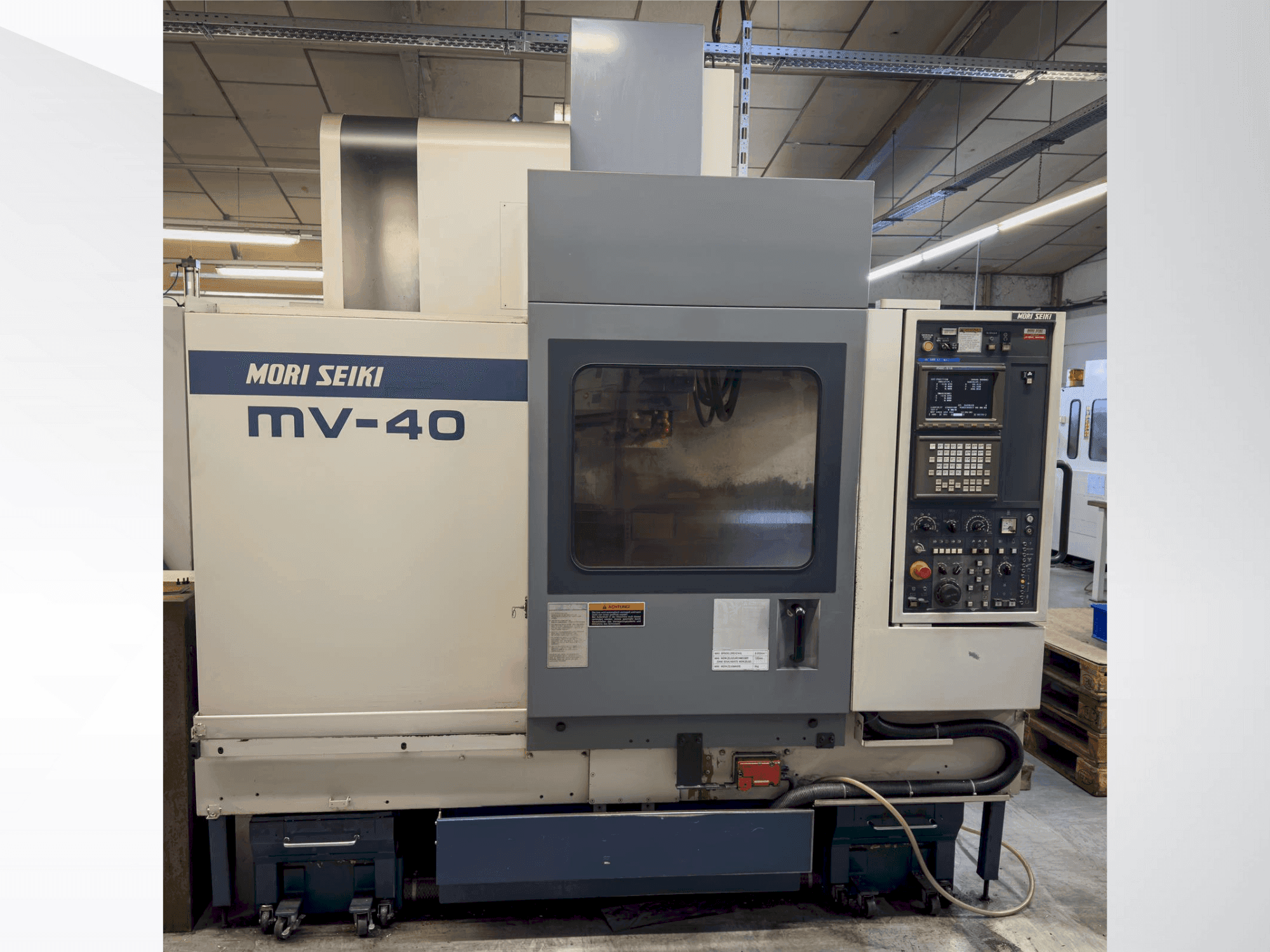 MORI SEIKI MV 40B/40-maskinen framifrån