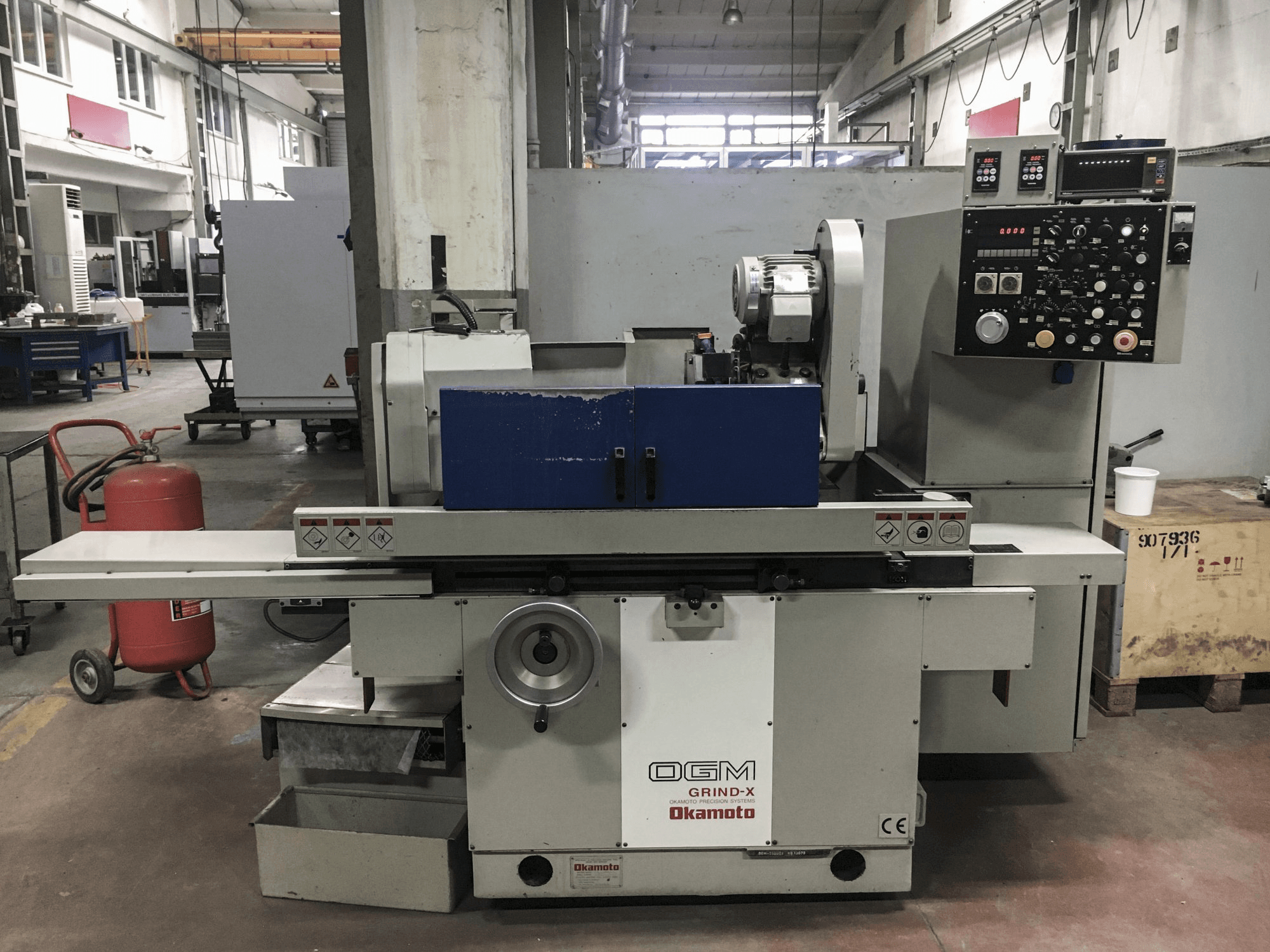 OKAMOTO-maskinen framifrånOGM-250UDX