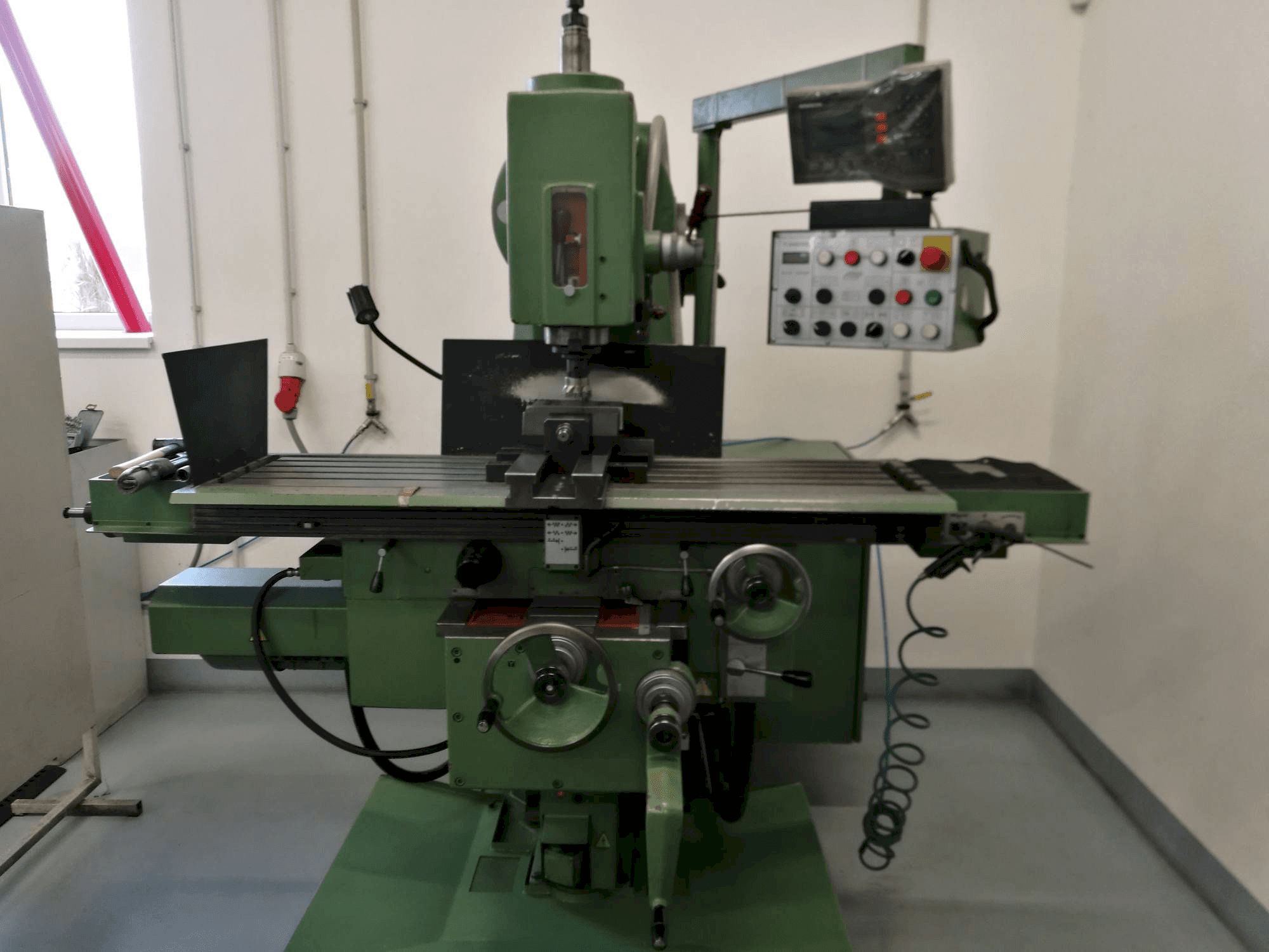 TOS FGV 32-maskinen framifrån