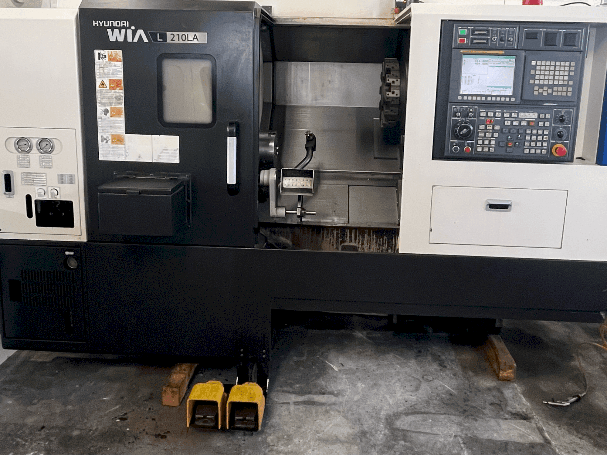 HYUNDAI KIA L 210LA-maskinen framifrån