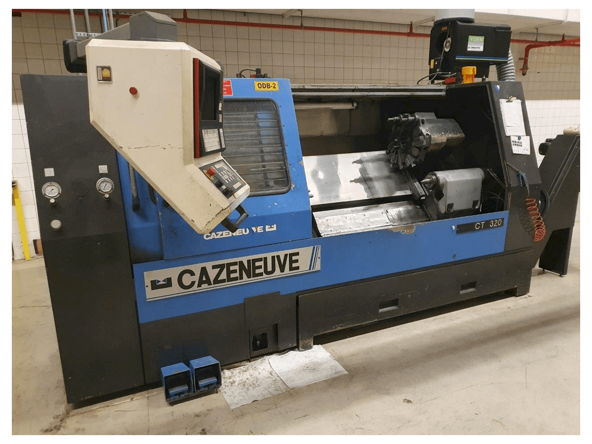 CAZENEUVE CT320-maskinen framifrån