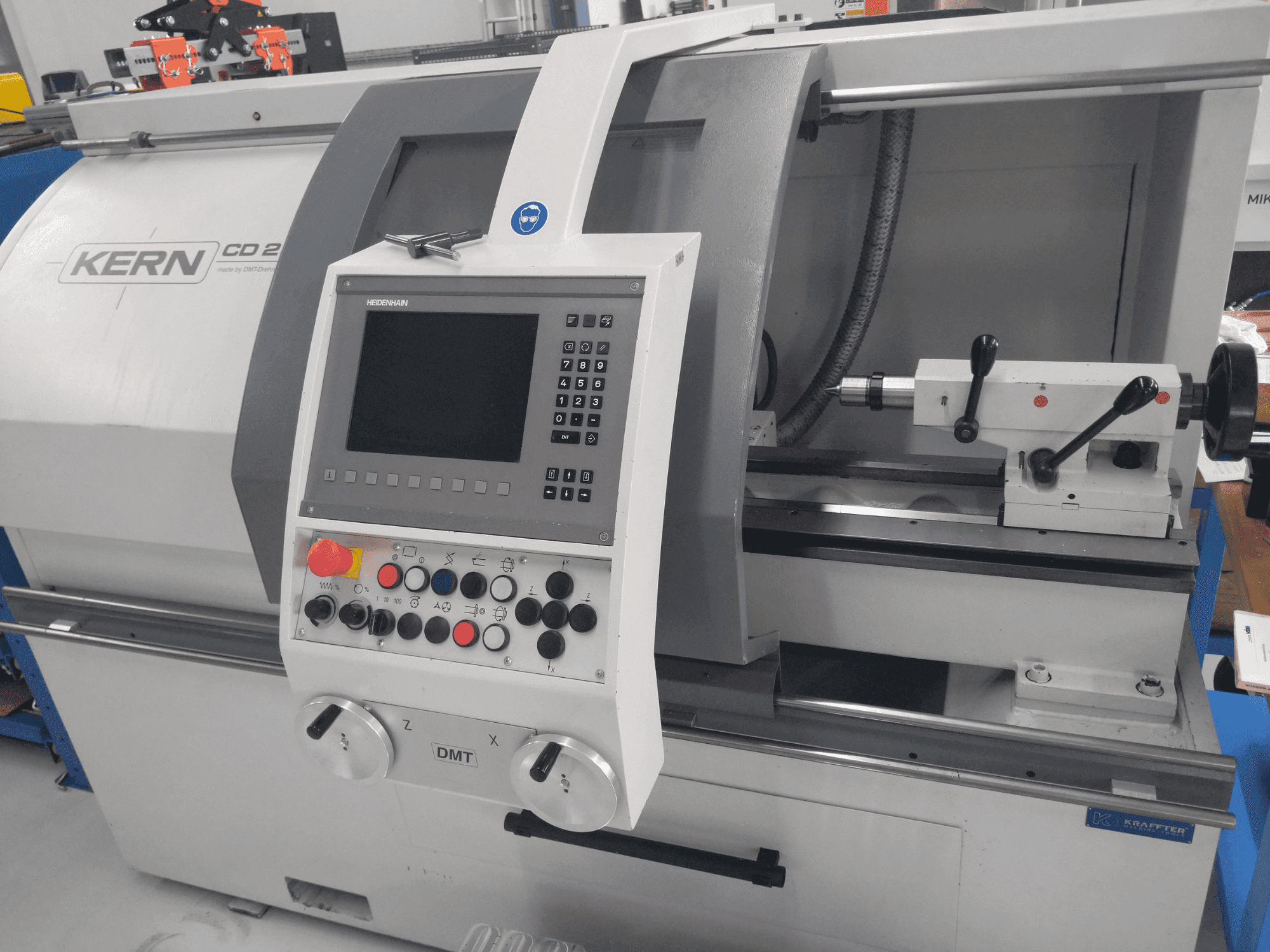 DMT KERN CD 282-maskinen framifrån