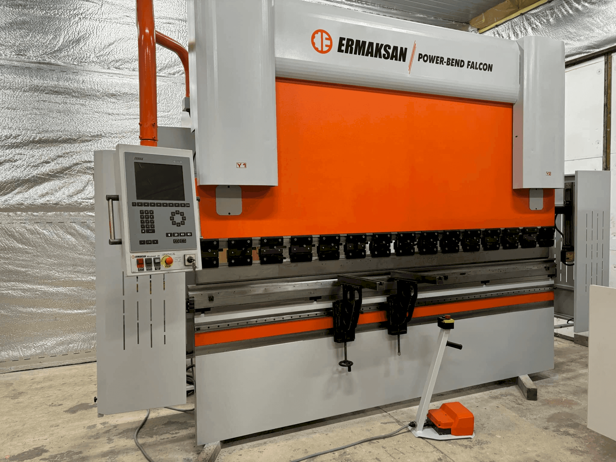 ERMAKSAN POWER-BEND FALCON 3100X175-maskinen framifrån