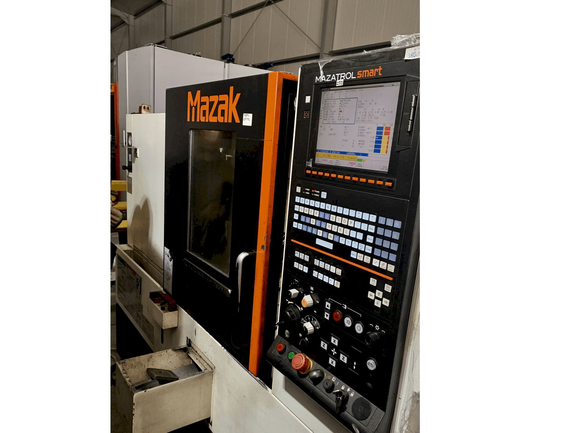 Mazak QUICK TURN SMART 250 M L-maskinen framifrån