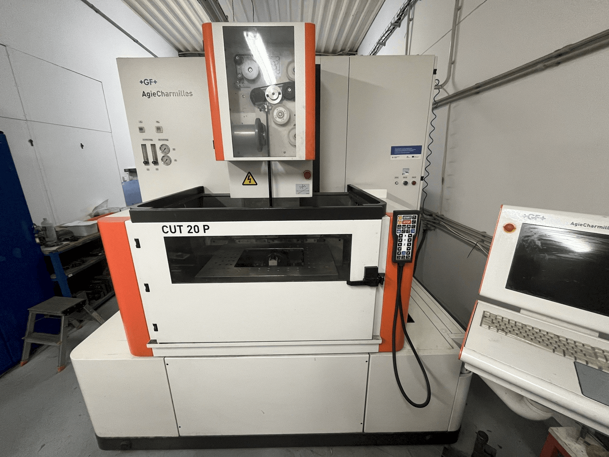 AgieCharmilles CUT 20 P-maskinen framifrån