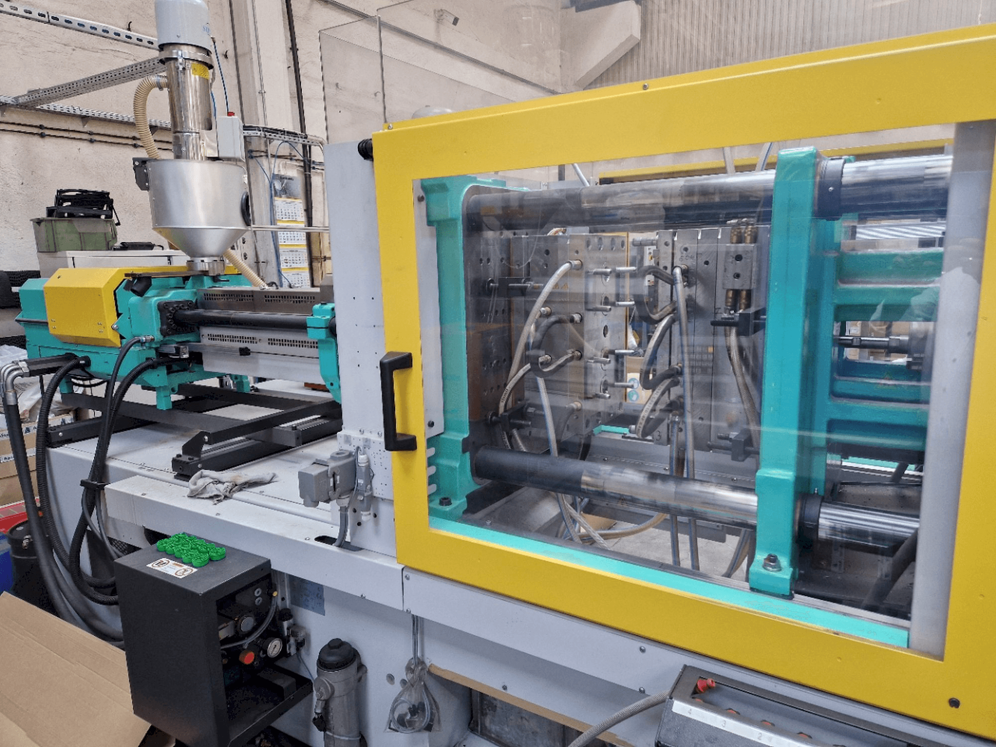 Arburg ALLROUNDER 570 C 2000-800 GOLDEN EDITION-maskinen framifrån