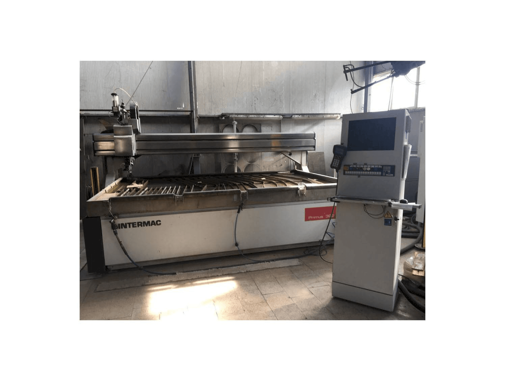 Intermac primus 322-maskinen framifrån