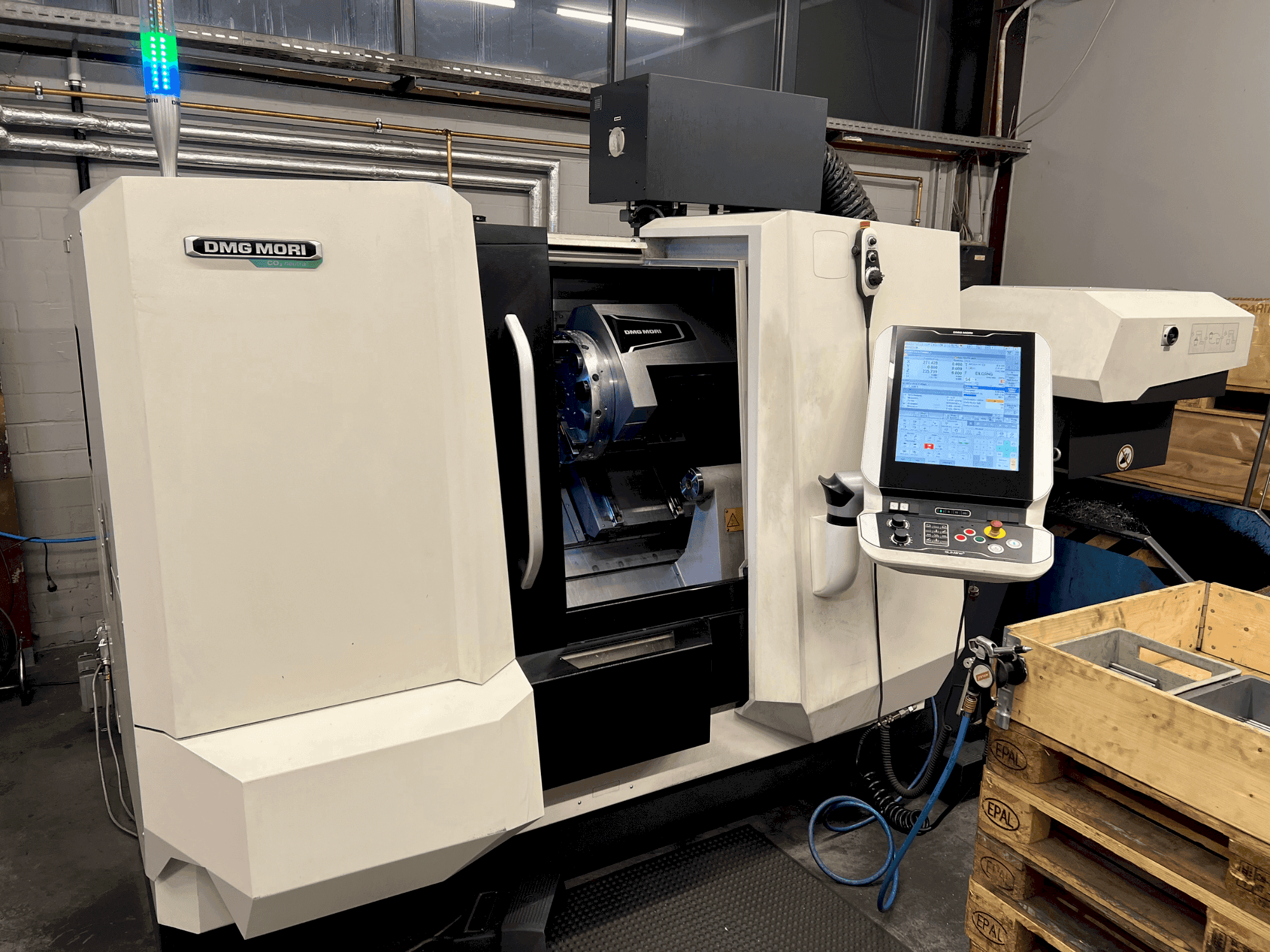 DMG MORI CLX 350 V4-maskinen framifrån