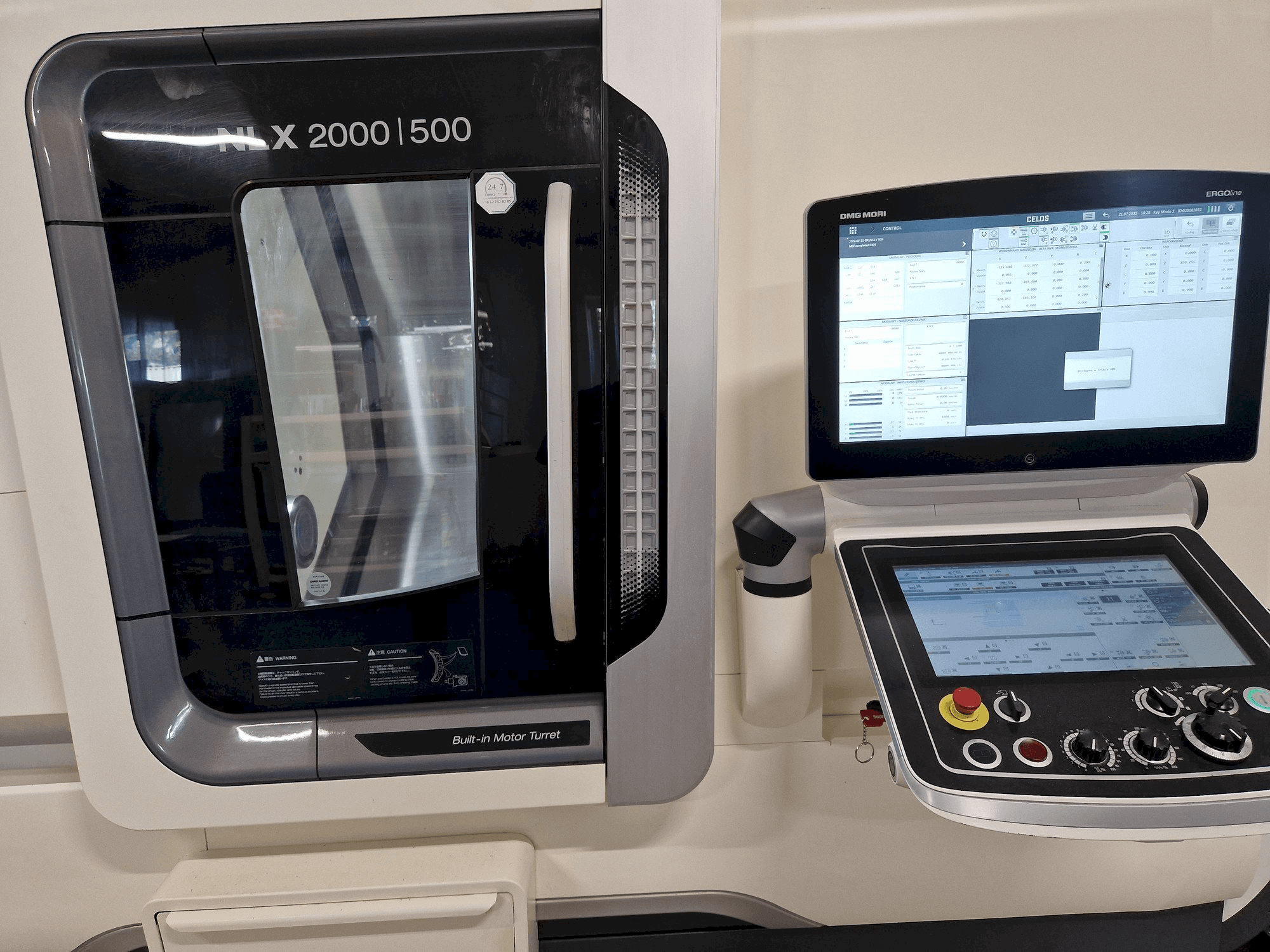 DMG NLX2000SY-500-maskinen framifrån