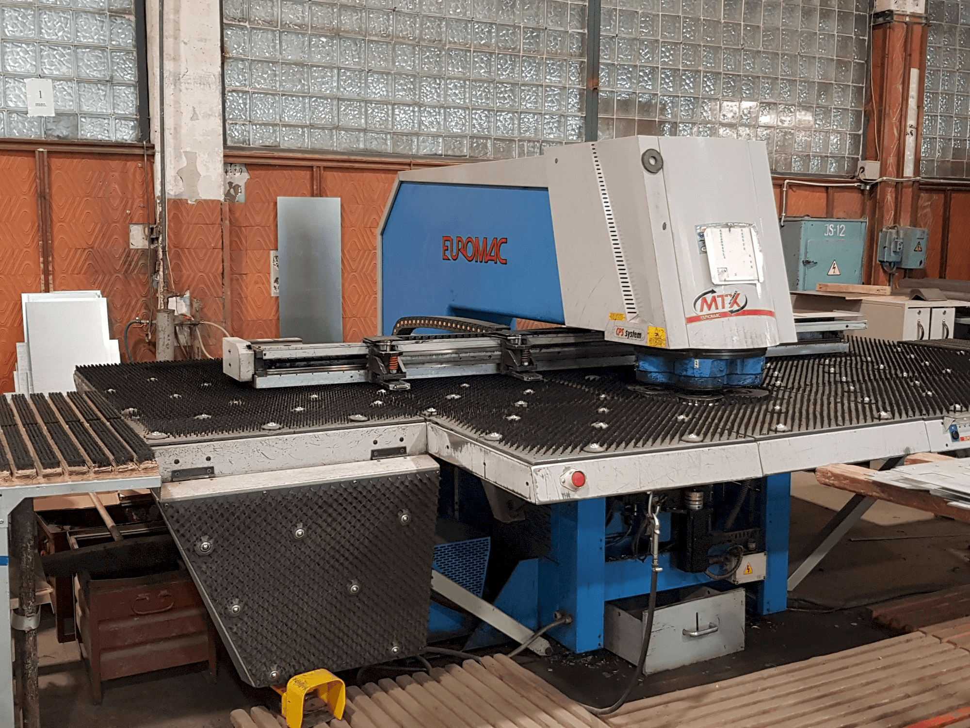 Euromac MTX 1250/30-2000-maskinen framifrån
