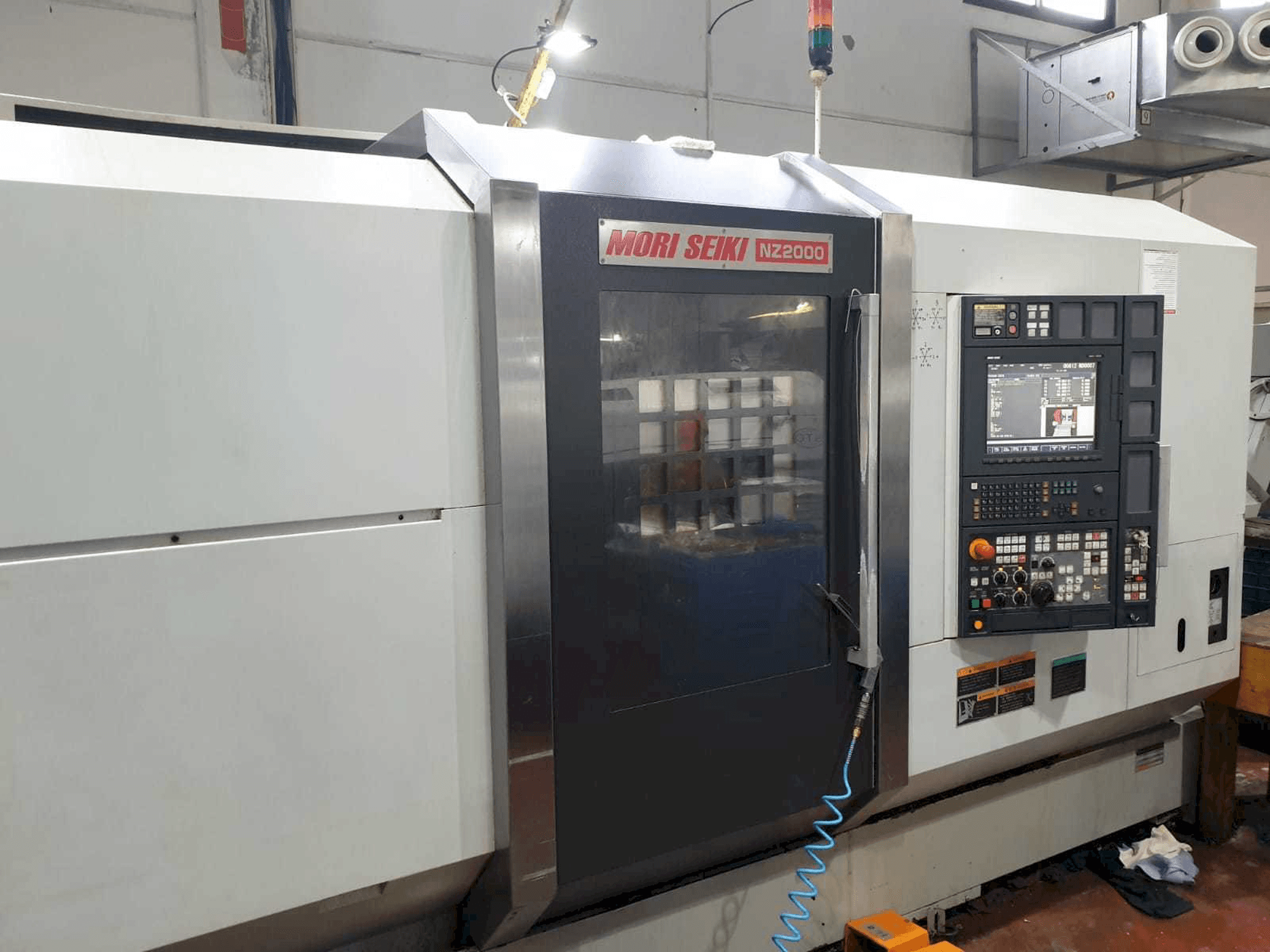 MORI SEIKI NZ2000 T3Y3-maskinen framifrån
