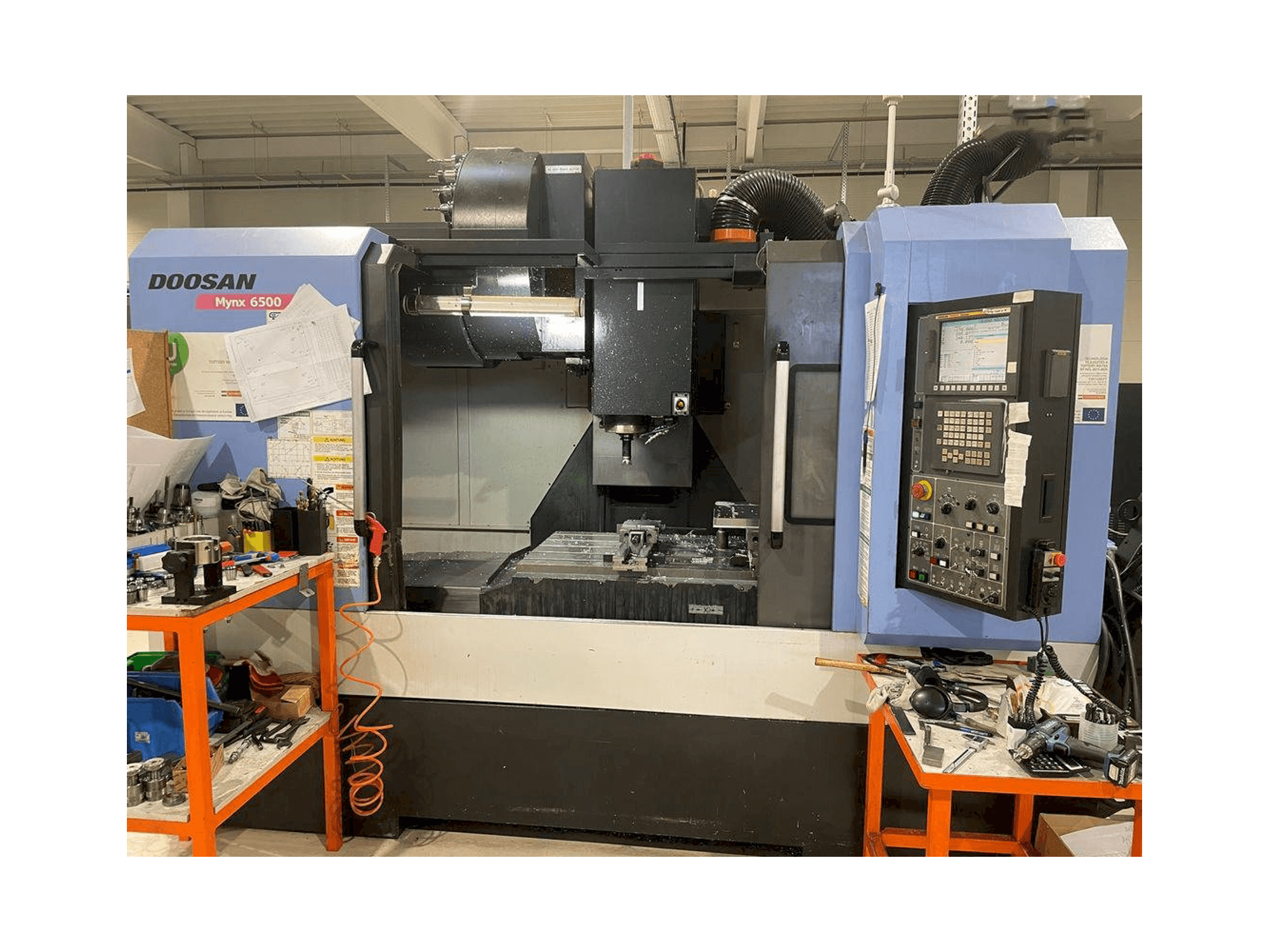 Doosan MYNX DNM 6500-maskinen framifrån
