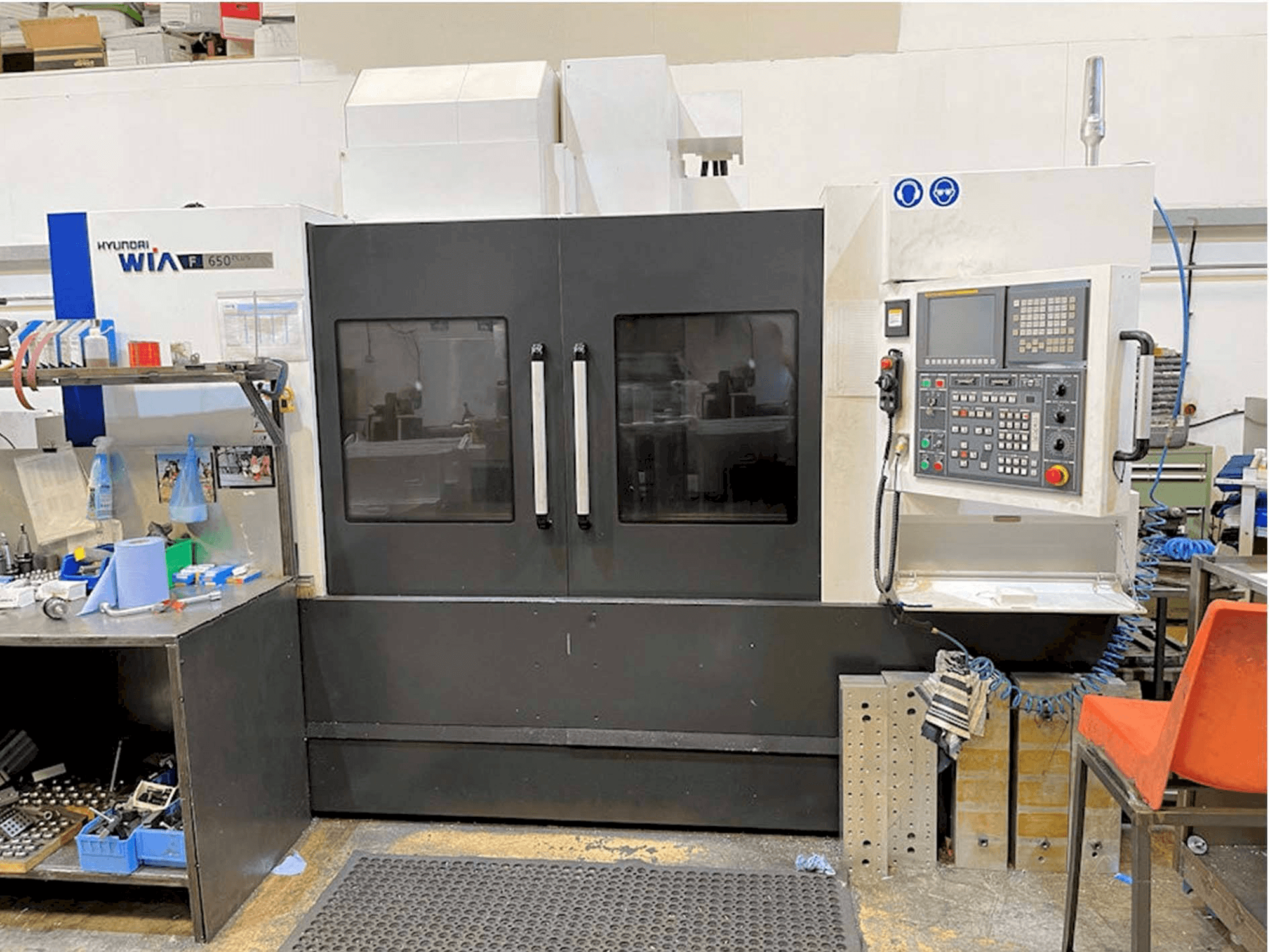 Hyundai Wia F650 PLUS-maskinen framifrån