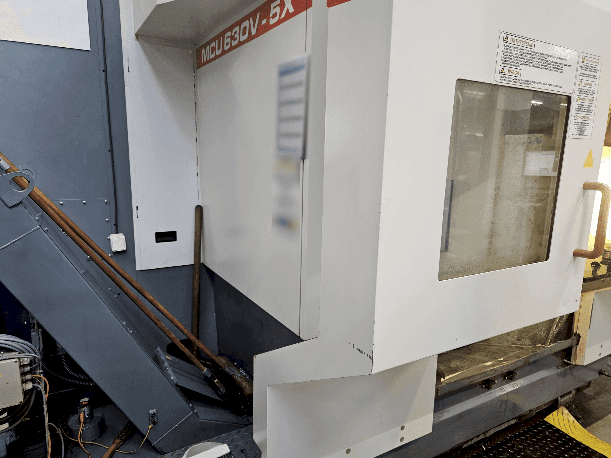 KOVOSVIT MAS MCU 630V-5X-maskinen sedd från sidan