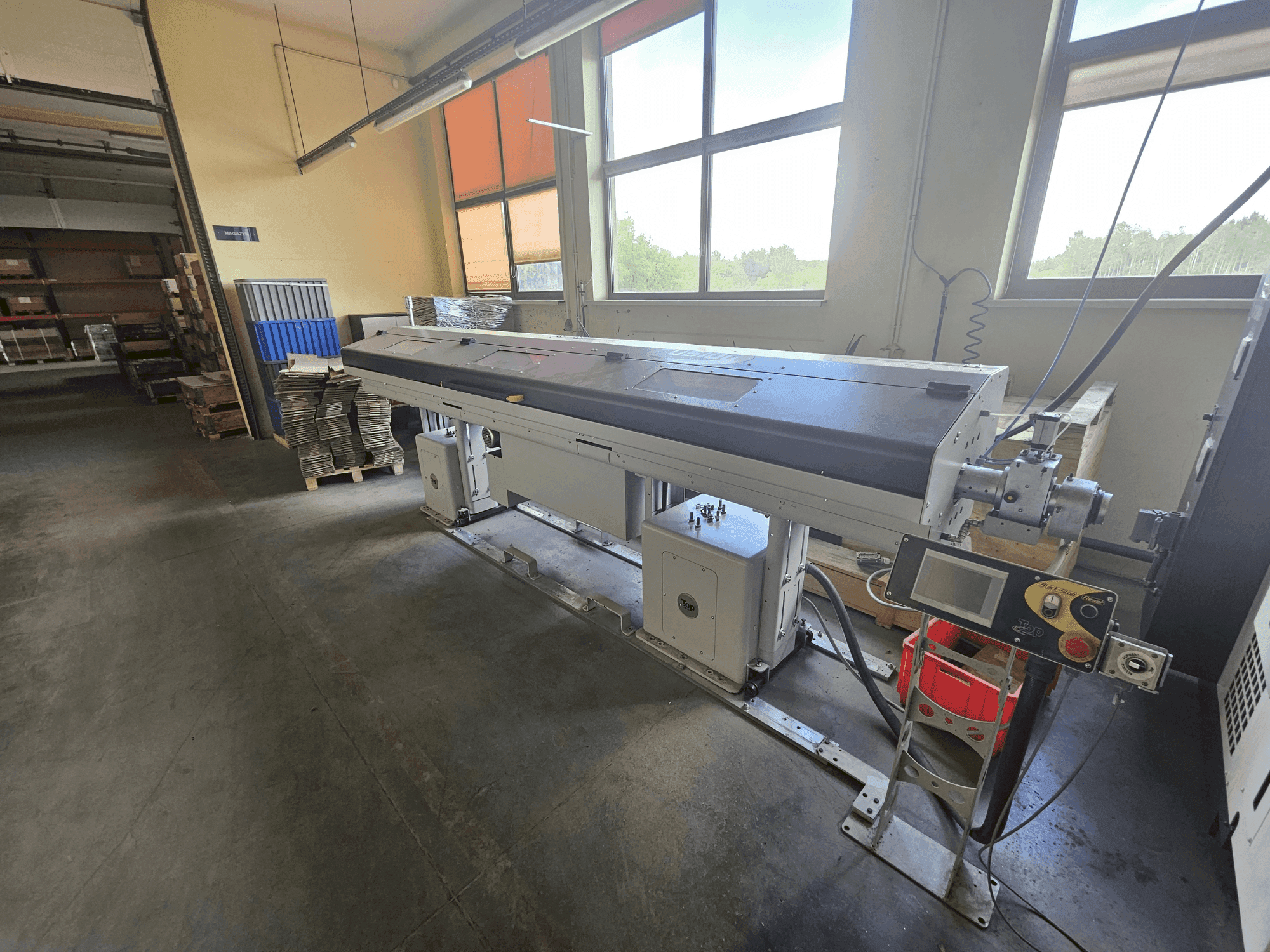 TOP Automazioni FUSION 352 SX-maskinen framifrån