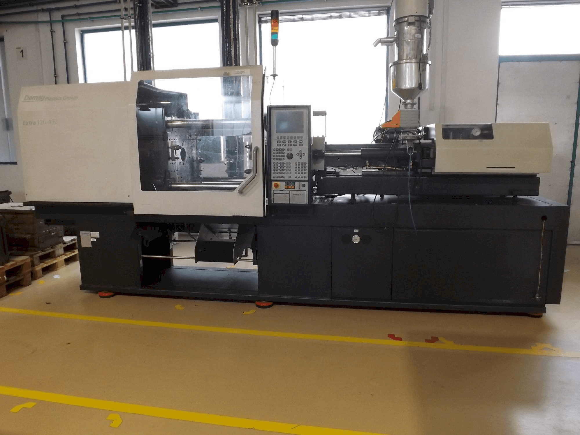 DEMAG Extra 120-430-maskinen framifrån