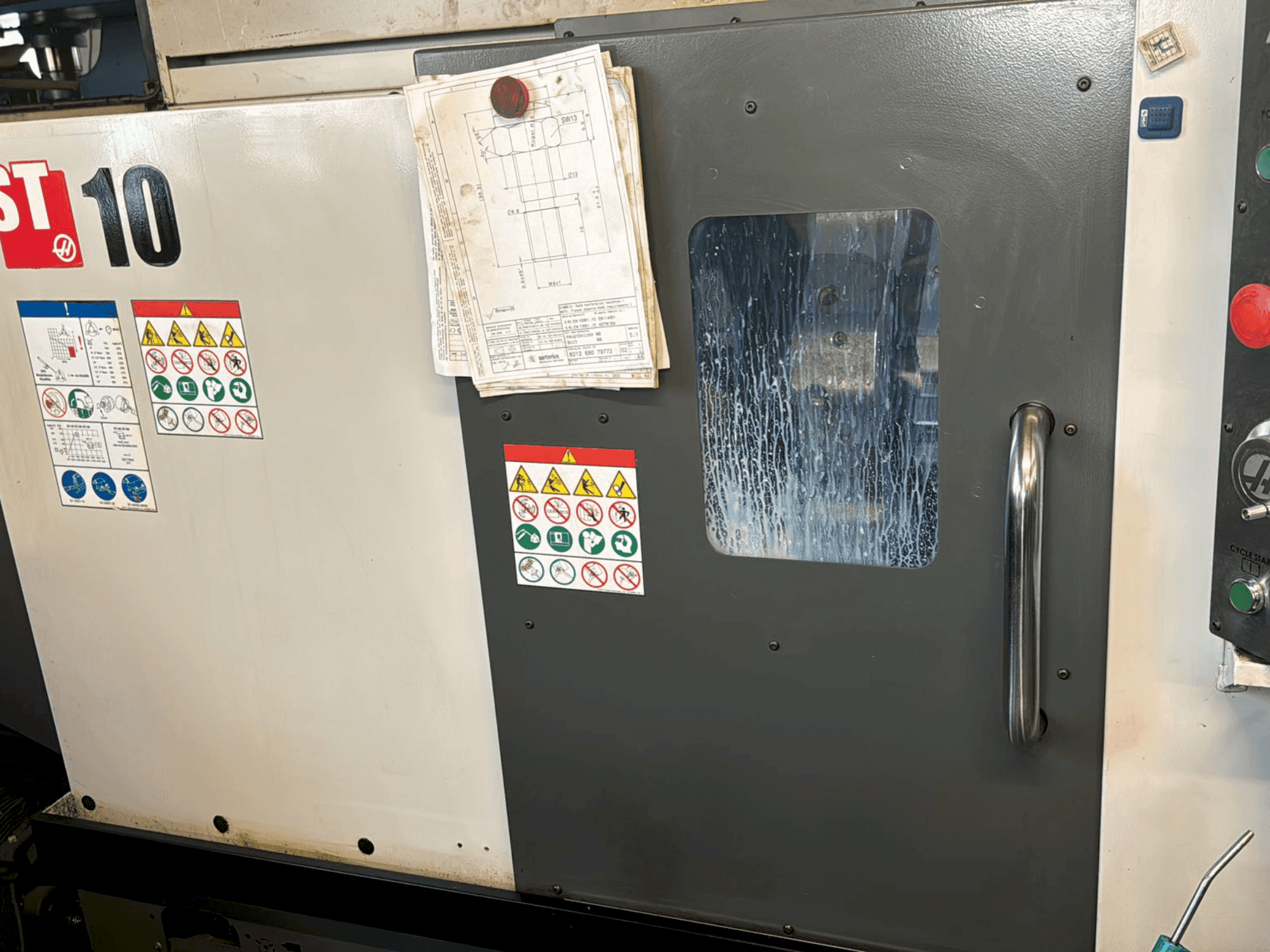 HAAS ST-10-maskinen framifrån