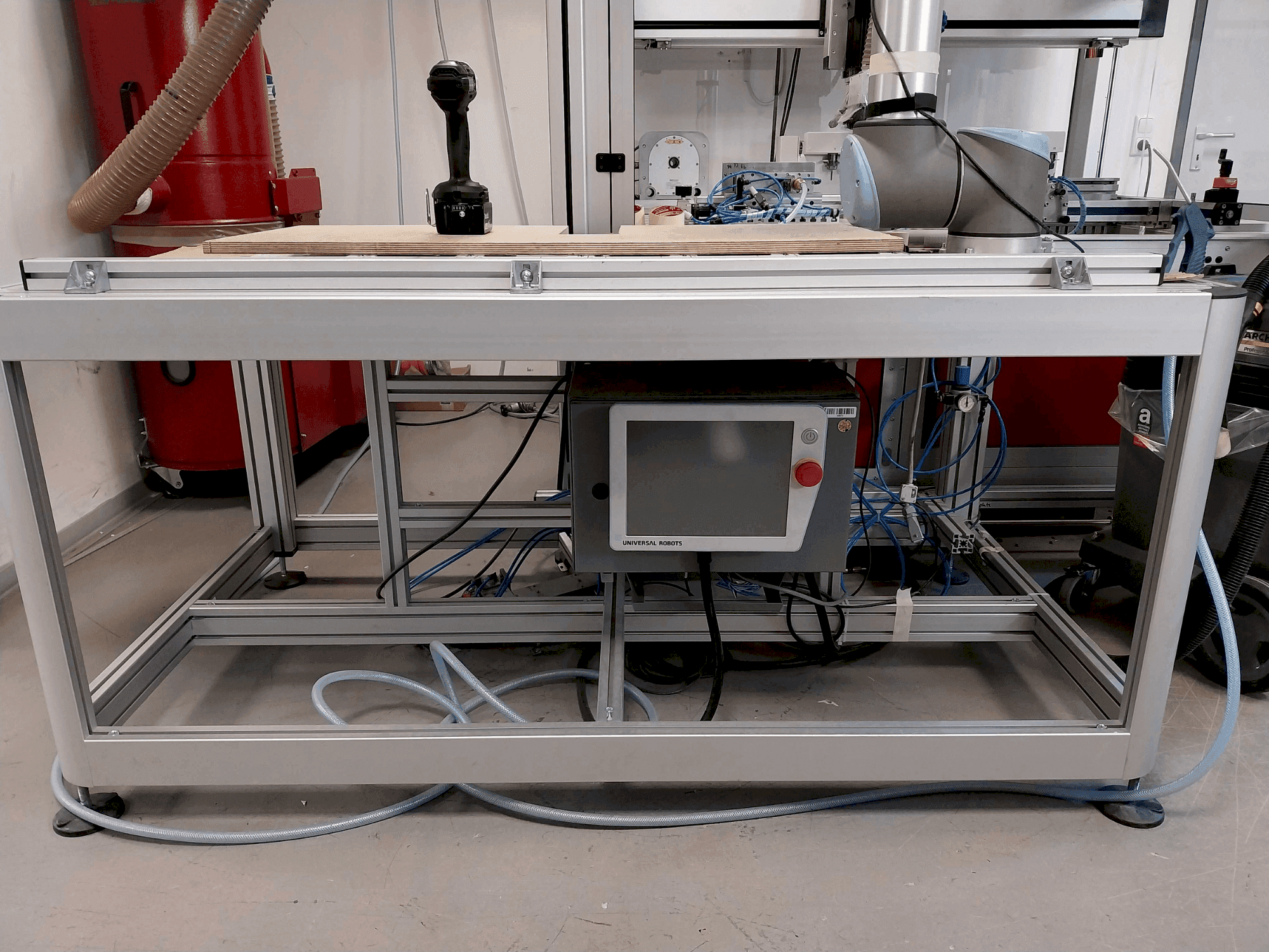 Universal Robots UR10 CB-maskinen framifrån