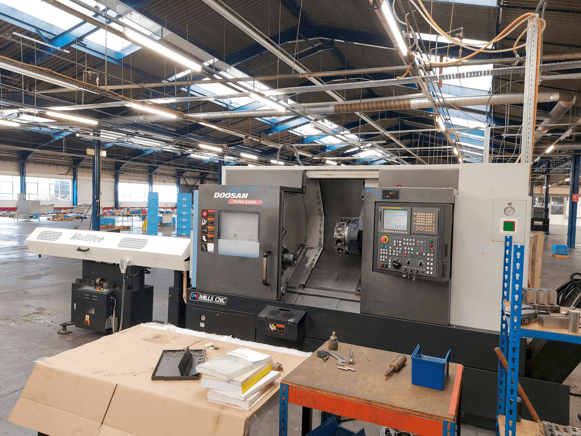 Doosan Puma 2600Y-maskinen framifrån