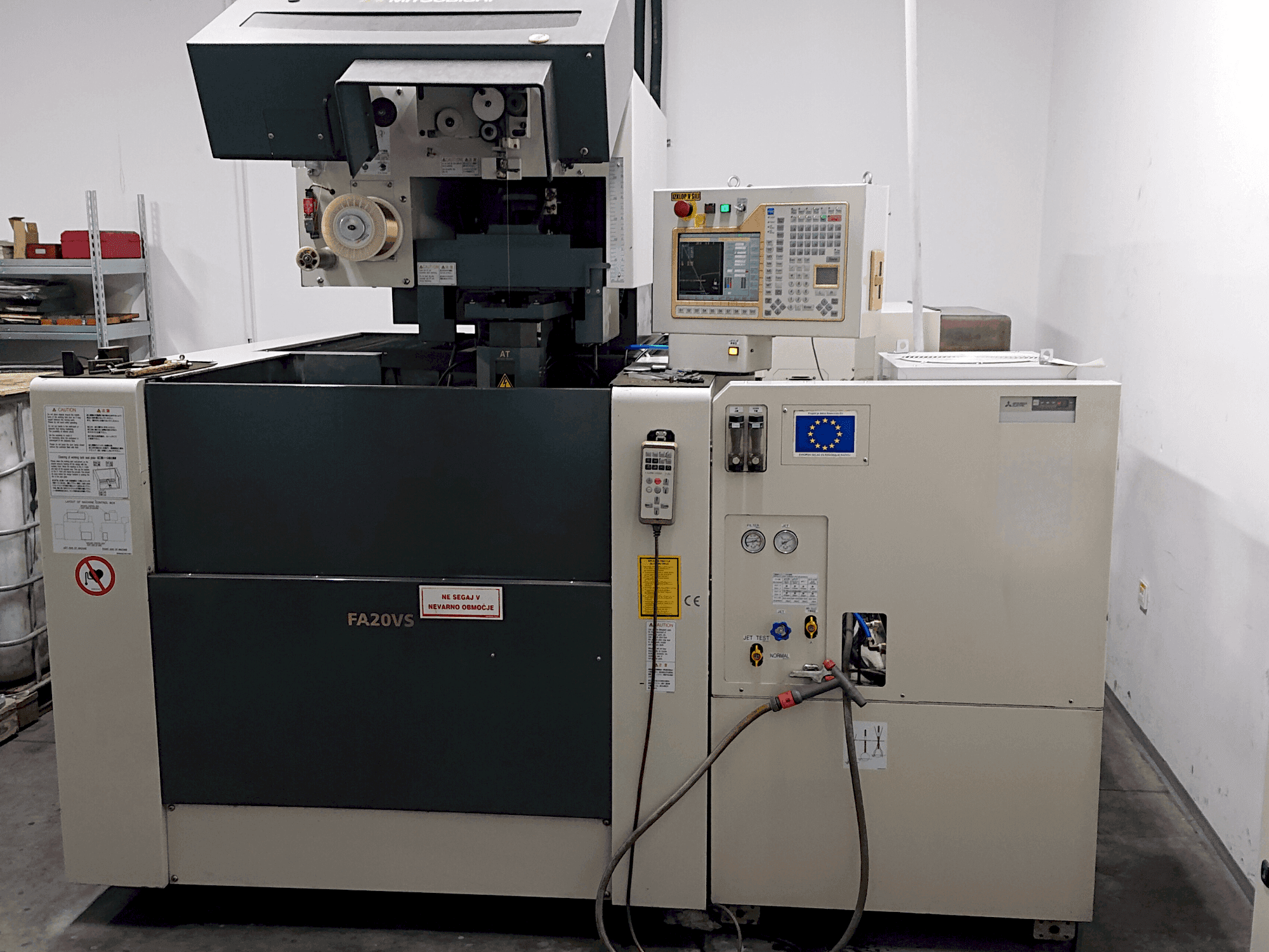 Mitsubishi Electric FA20-VS-maskinen framifrån