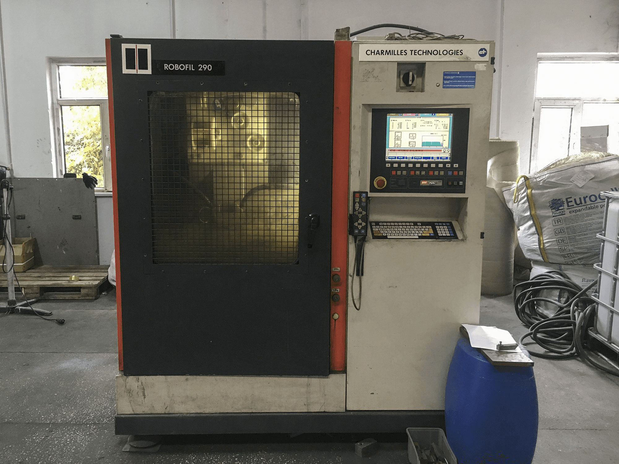 CHARMILLES-maskinen framifrånROBOFIL 290