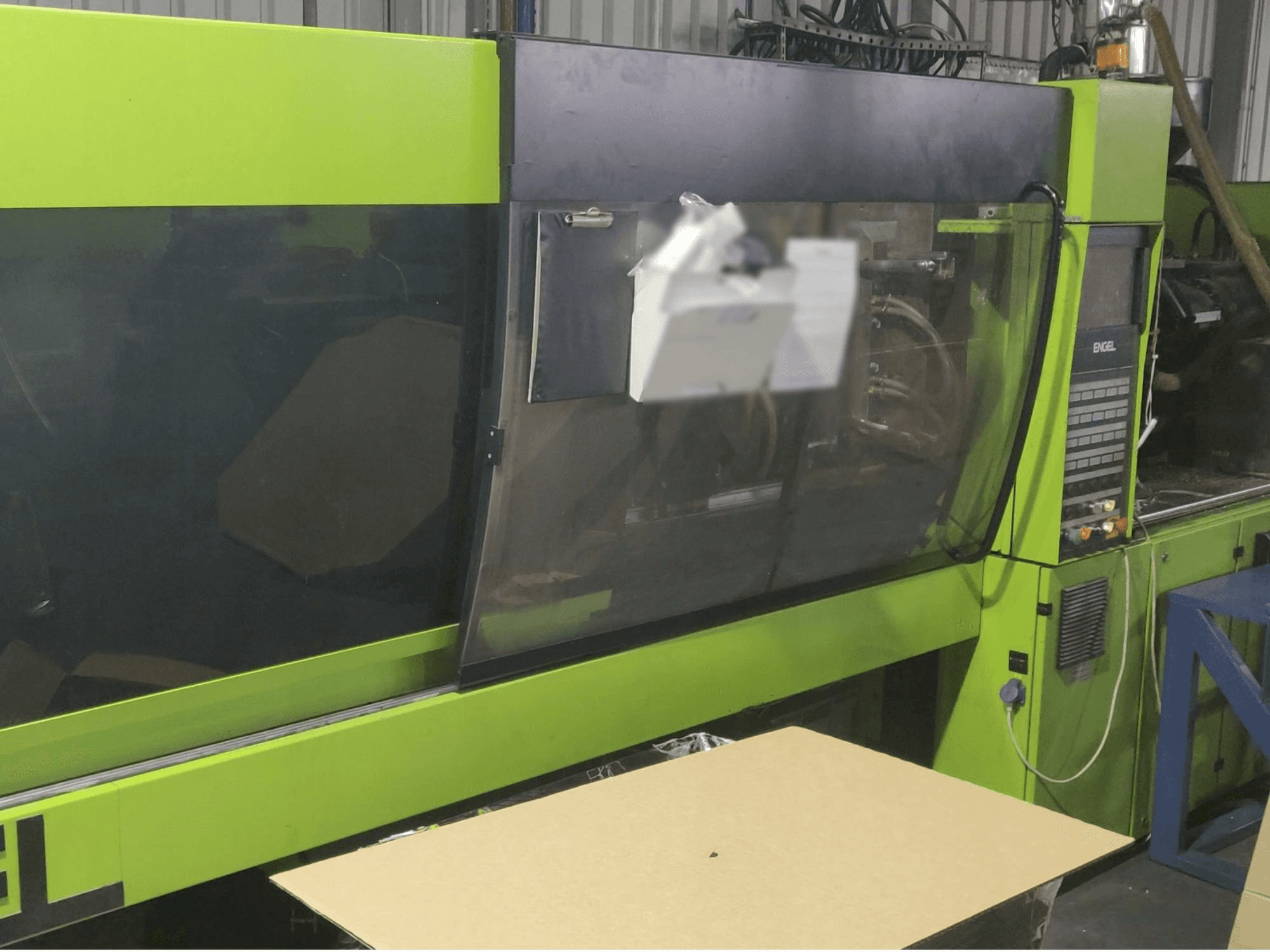 ENGEL Victory 1050/220 Tech-maskinen framifrån