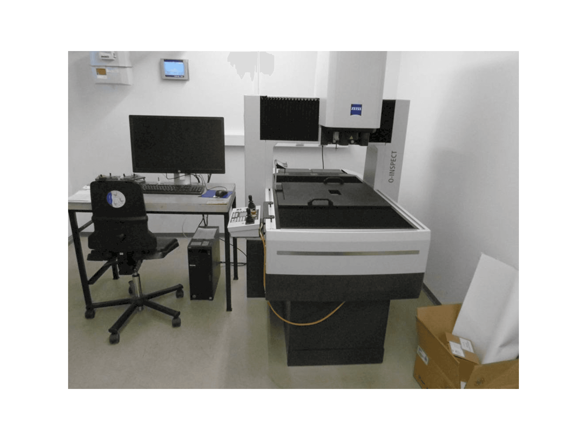 ZEISS O-Inspect 543-maskinen framifrån