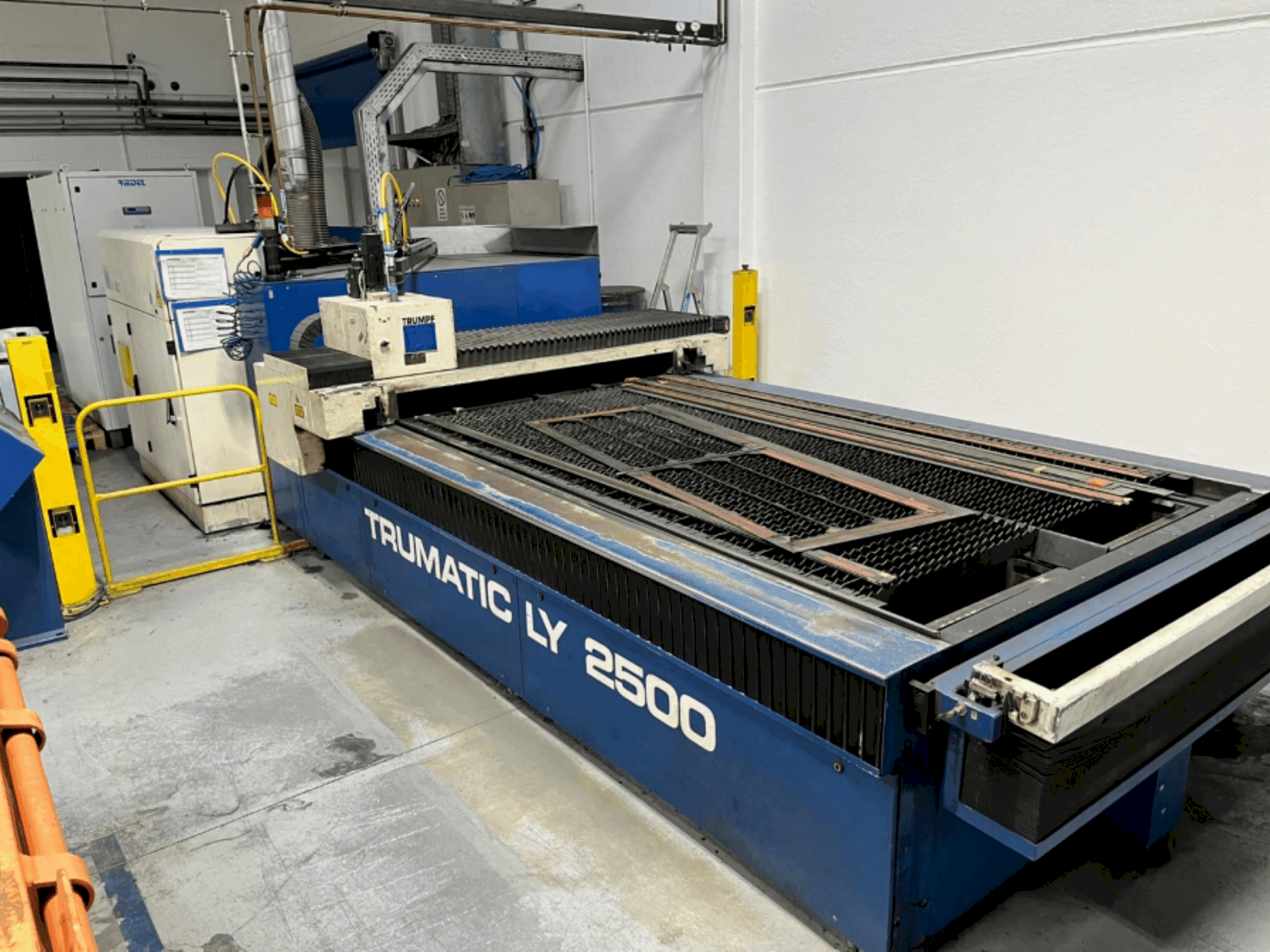 TRUMPF Trumatic LY2500-maskinen framifrån