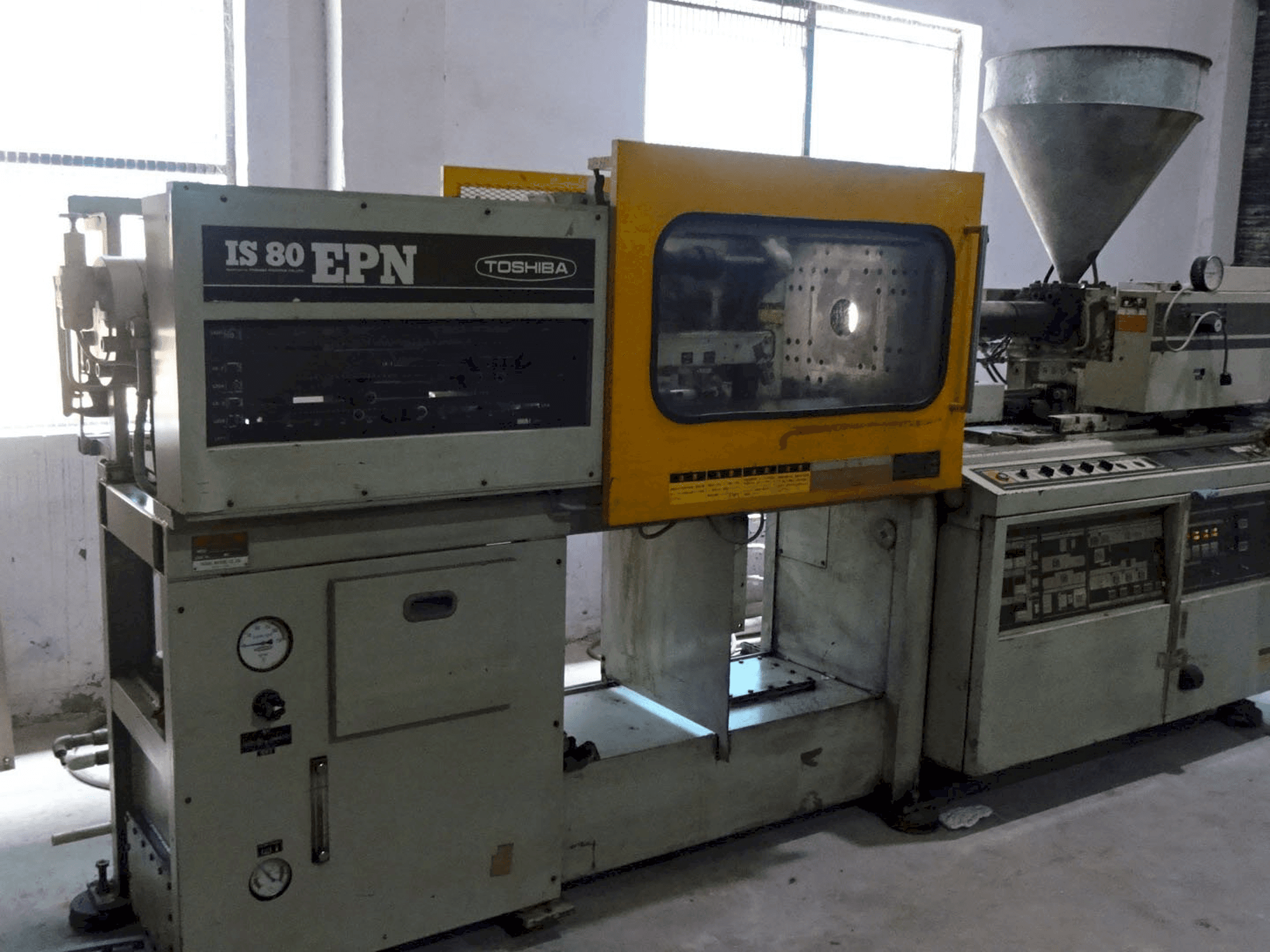 Toshiba-maskinen sedd från vänsterIS 80 EPN 2A