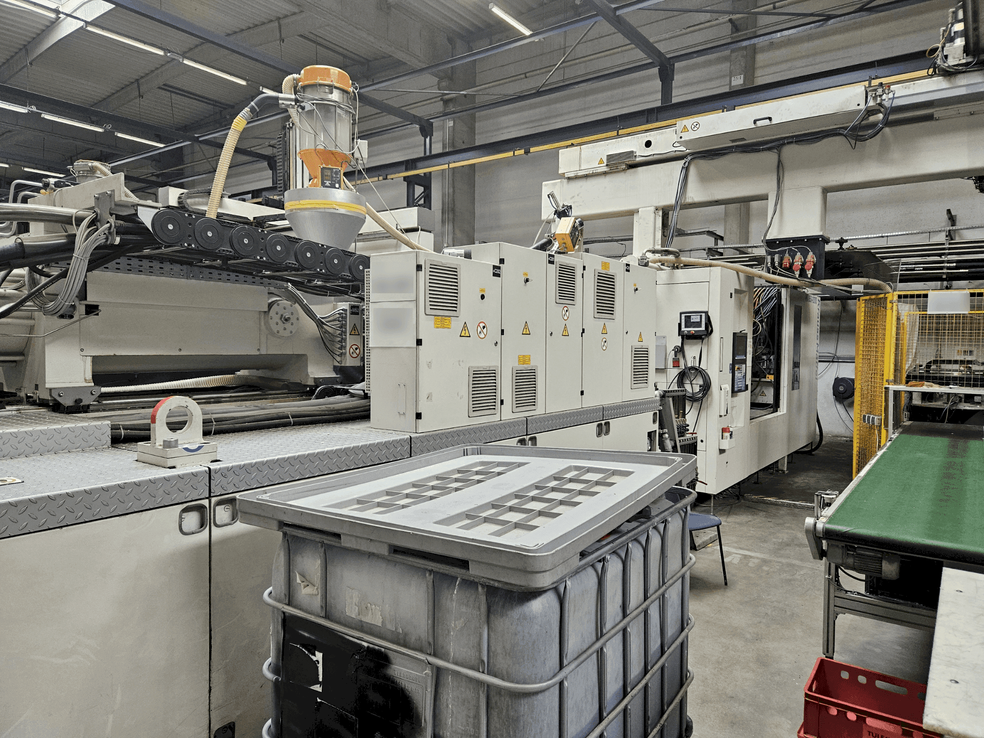 Krauss Maffei 850-12000 MX-maskinen framifrån