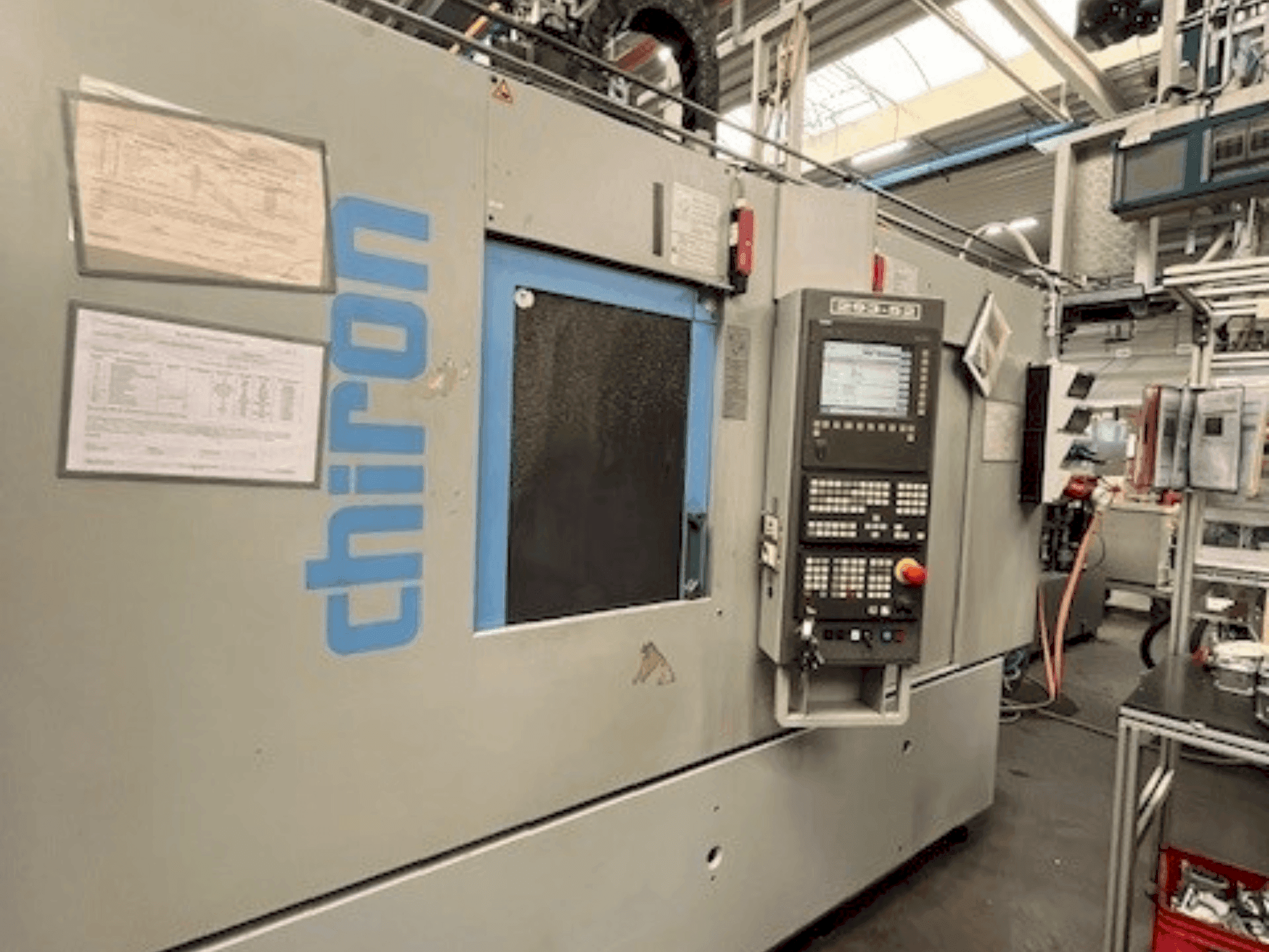 CHIRON DZ15KWM HS-maskinen framifrån