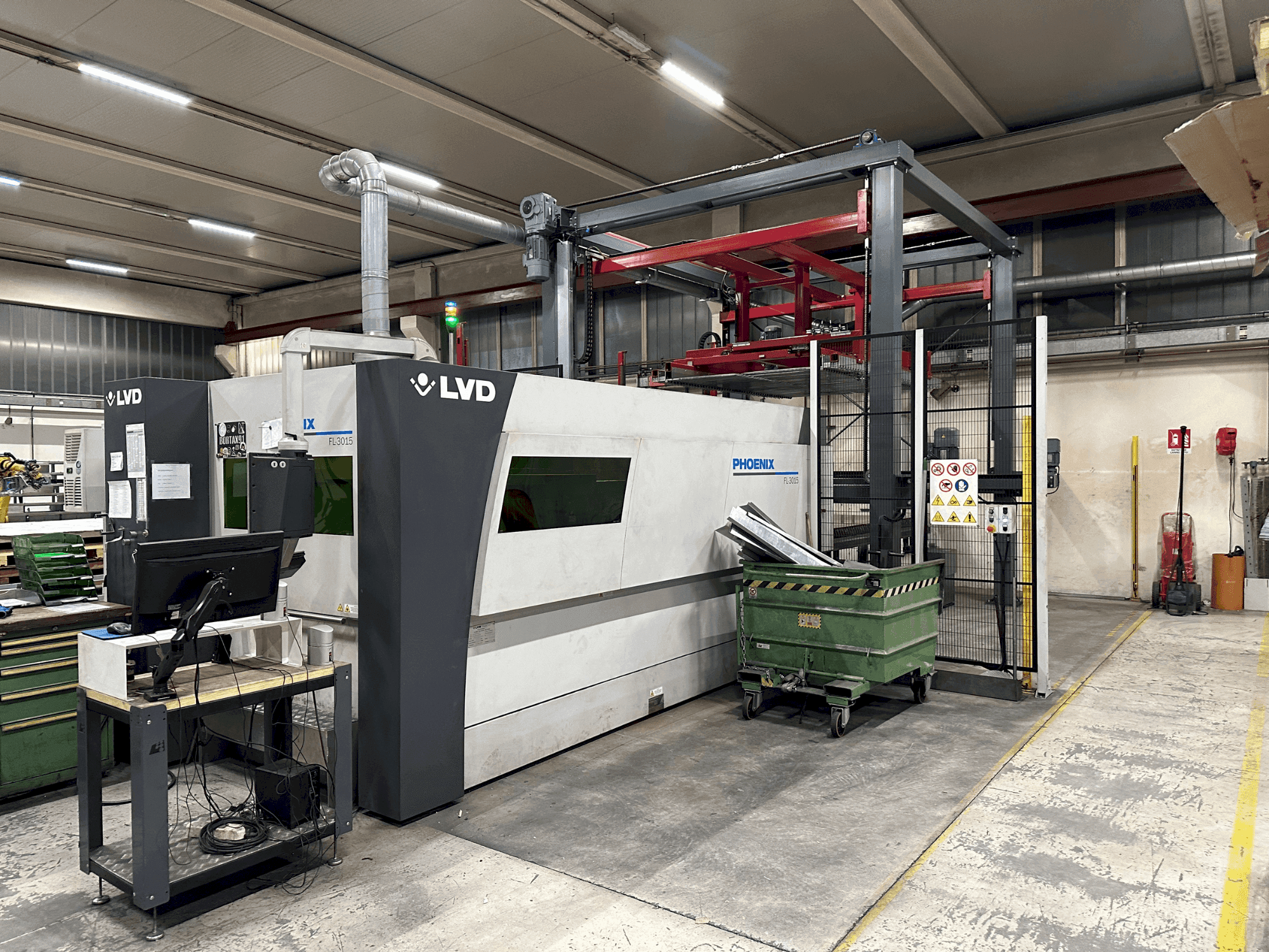 LVD Phoenix FL 3015-maskinen framifrån