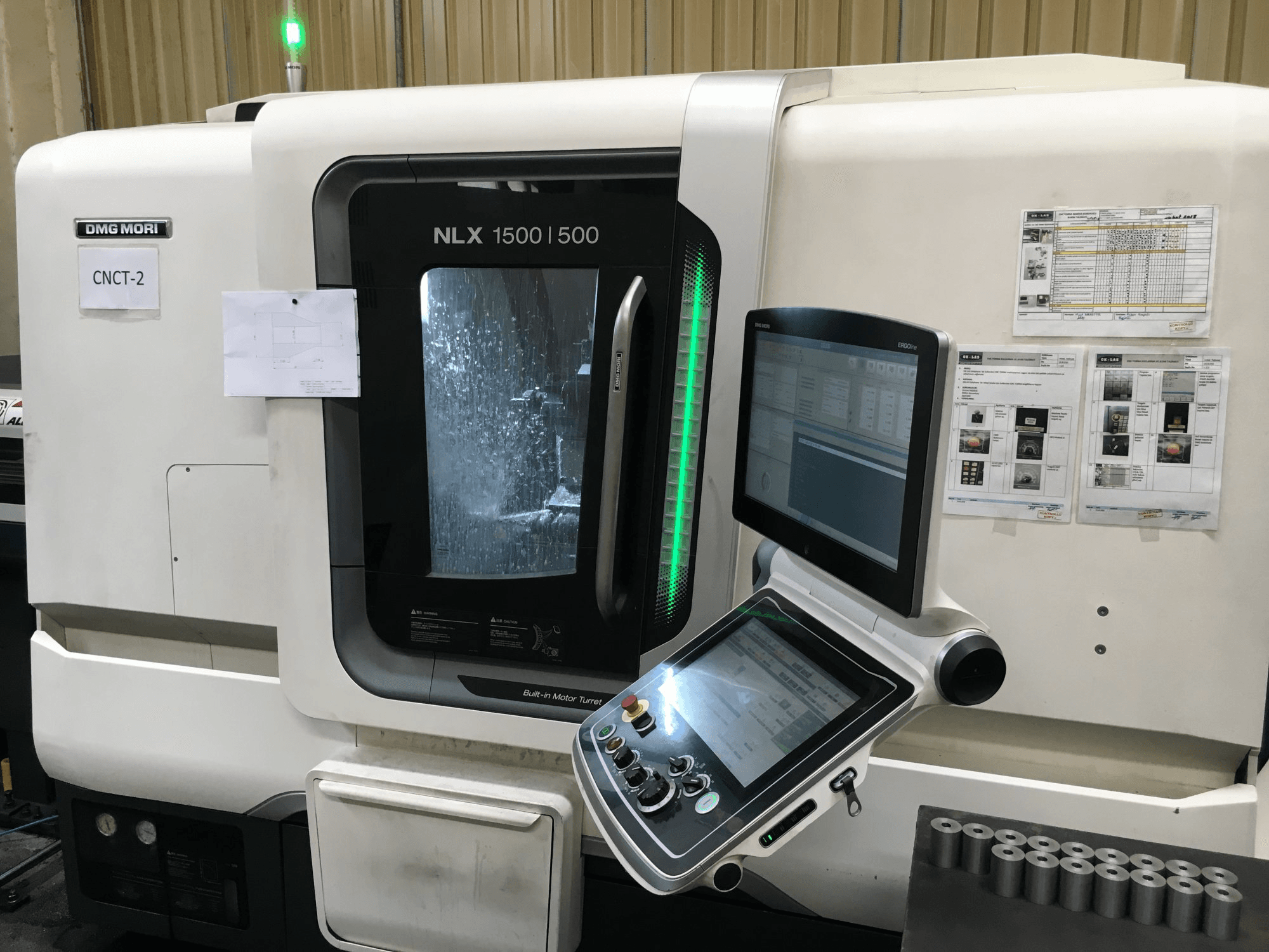 DMG MORI-maskinen framifrånNLX 1500 SY/500