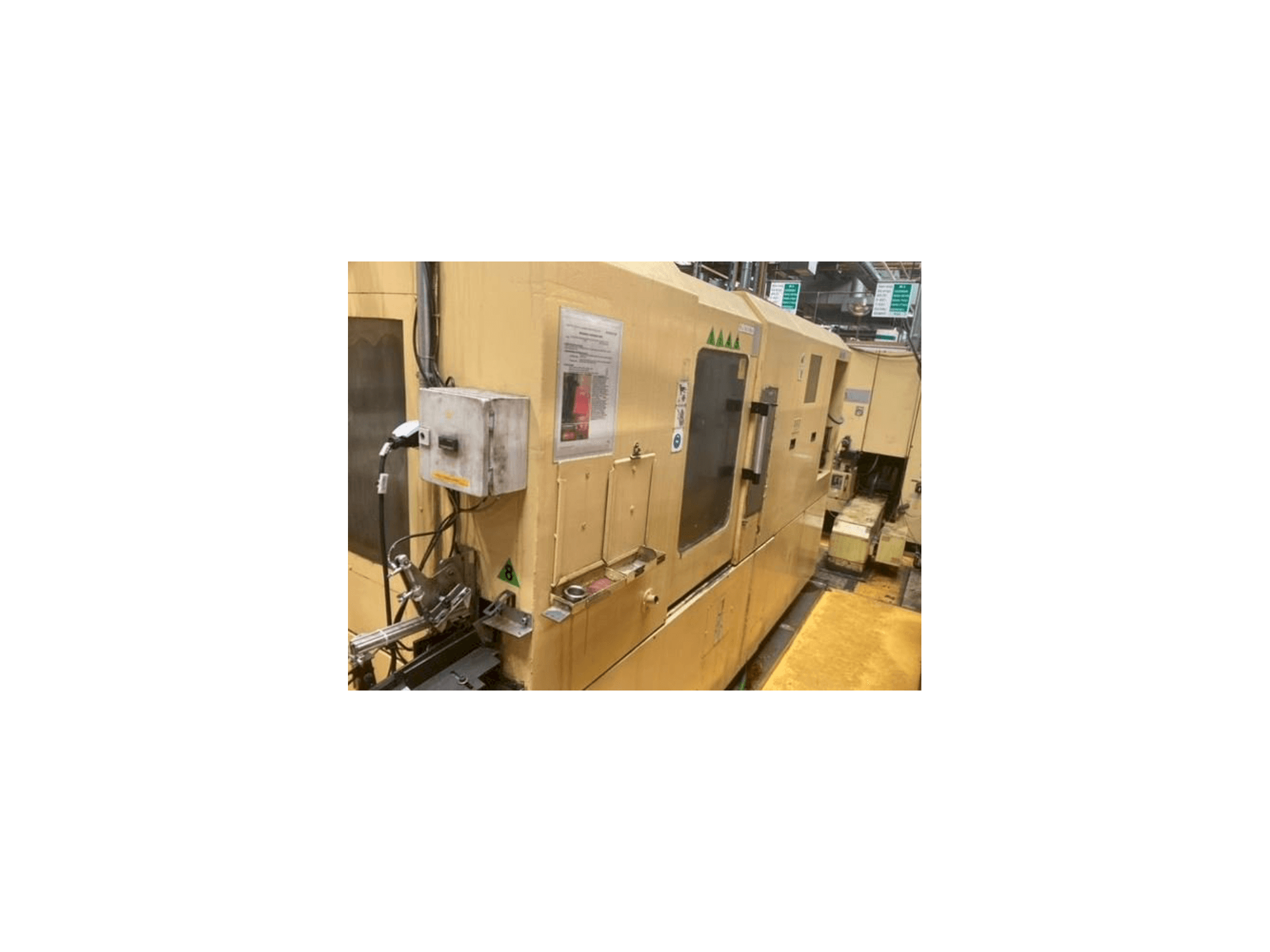 TAJMAC-ZPS SAL 100/4-maskinen sedd från vänster sida