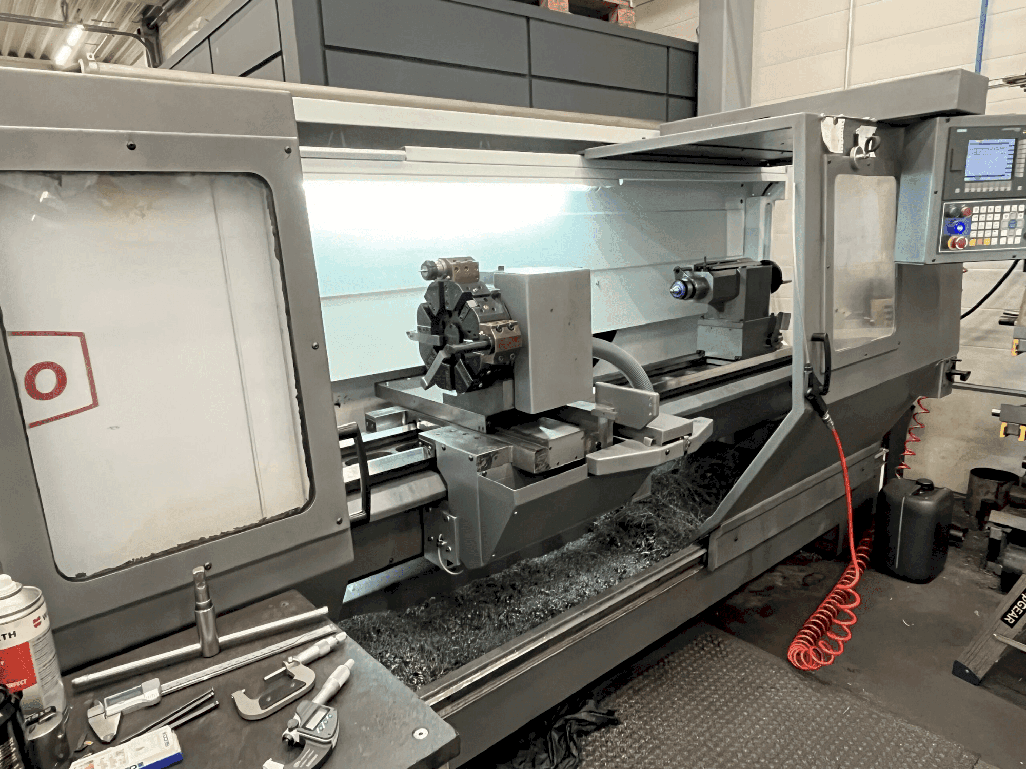 Pinacho SE 325/2000-maskinen framifrån