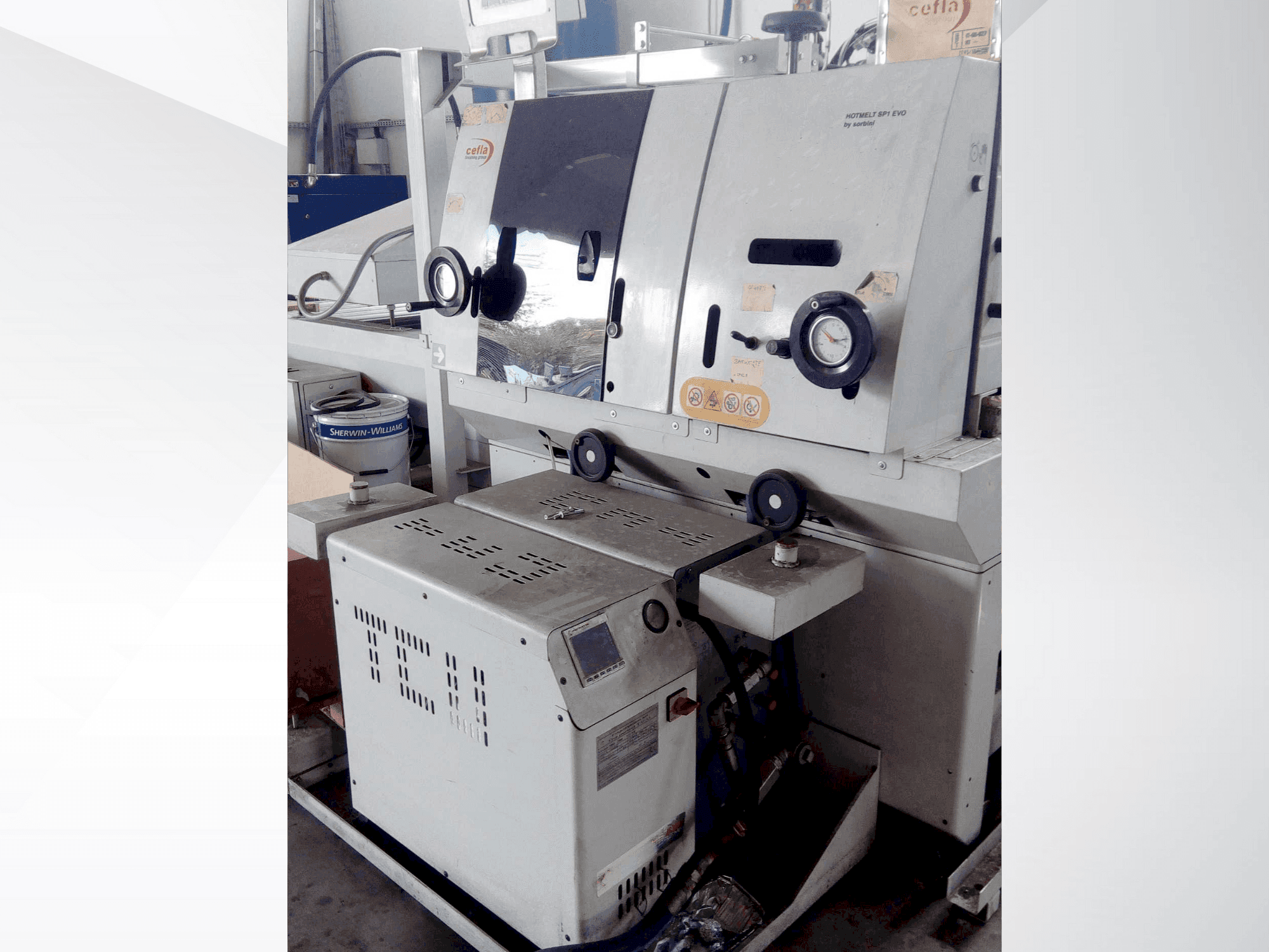 CEFLA Hotmelt SP1-EVO-maskinen framifrån