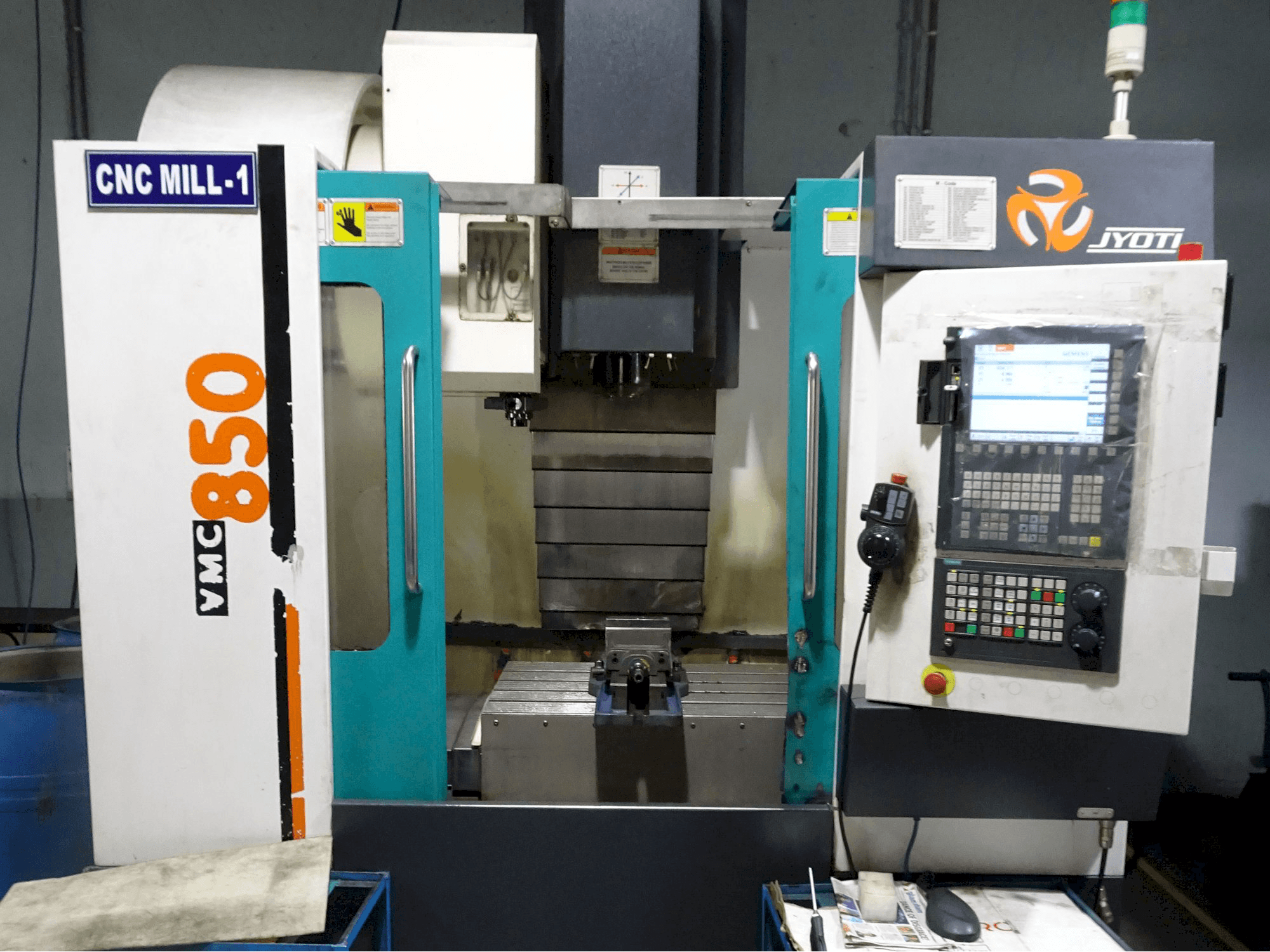 JYOTI-maskinen framifrånVMC-850