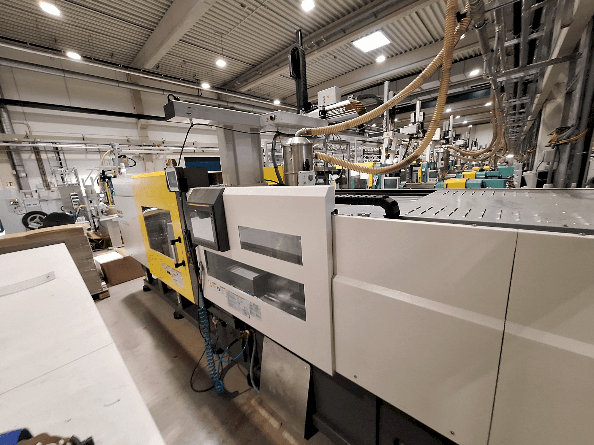 FANUC Roboshot S220iA-maskinen framifrån