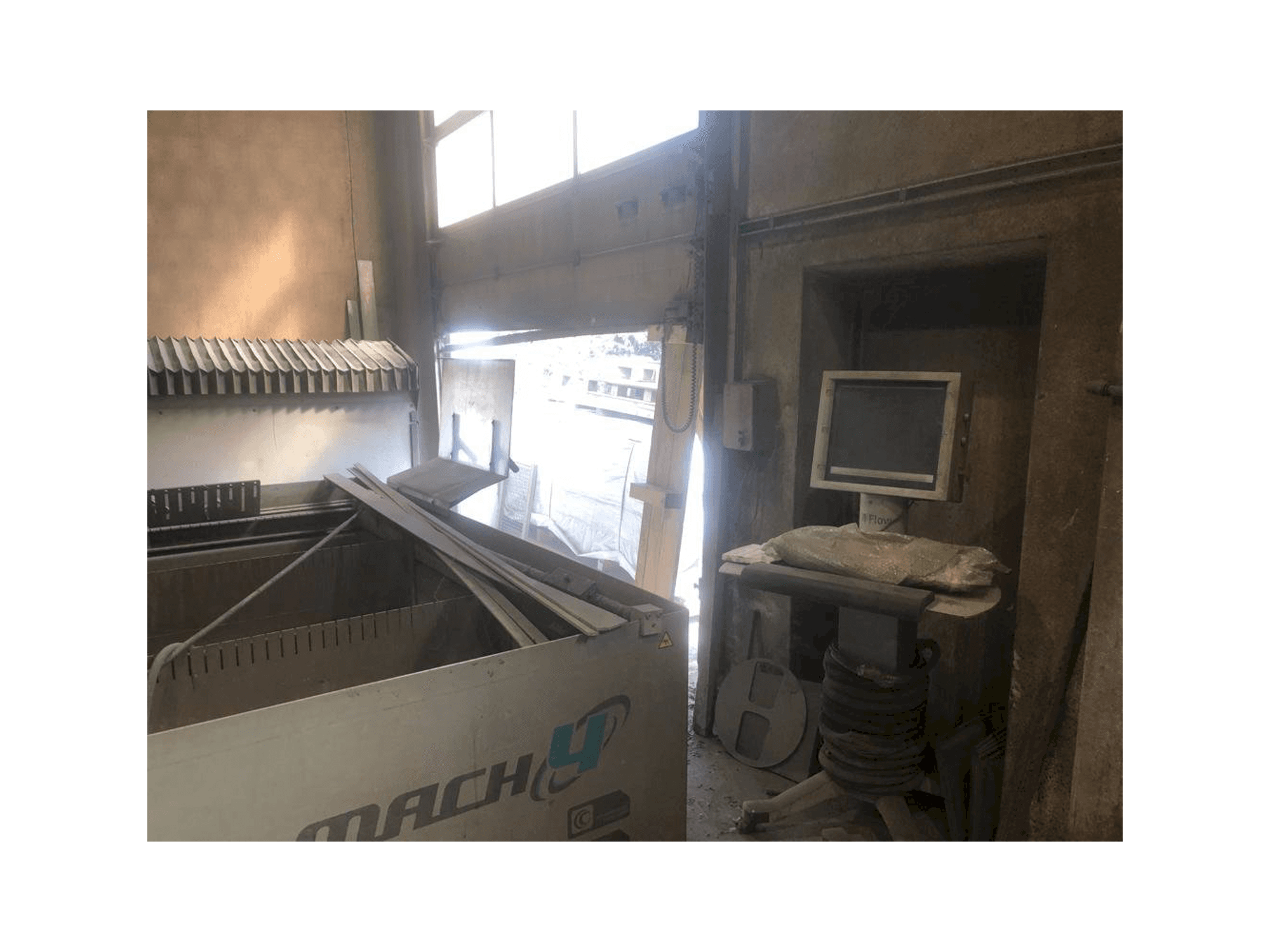 Flow Mach 4 3D-maskinen sedd från vänster sida